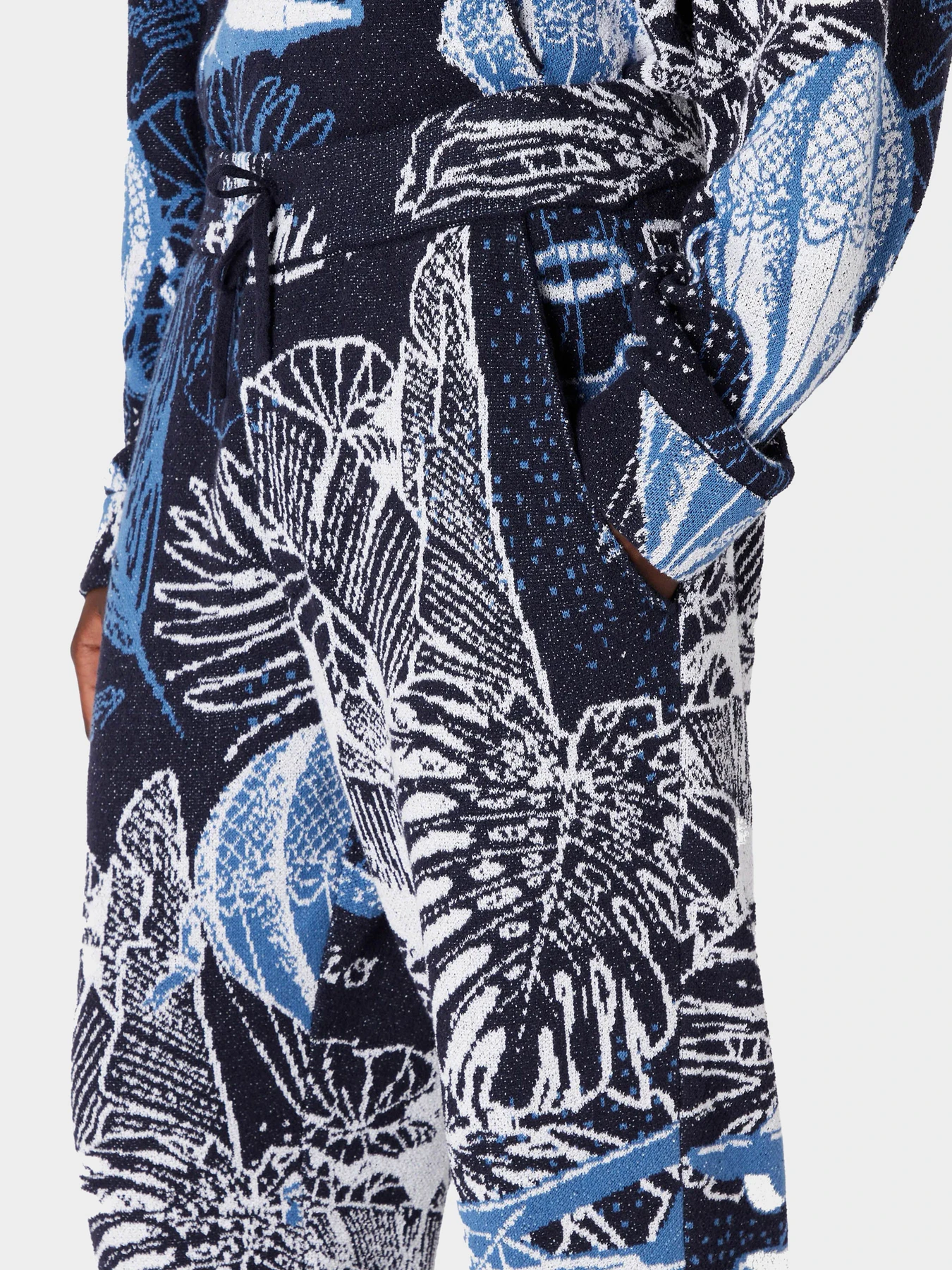 Брюки Emporio Armani модель 6R1PV5-1M40Z-F902 Брюки Emporio Armani модель 6R1PV5-1M40Z-F902 Фото