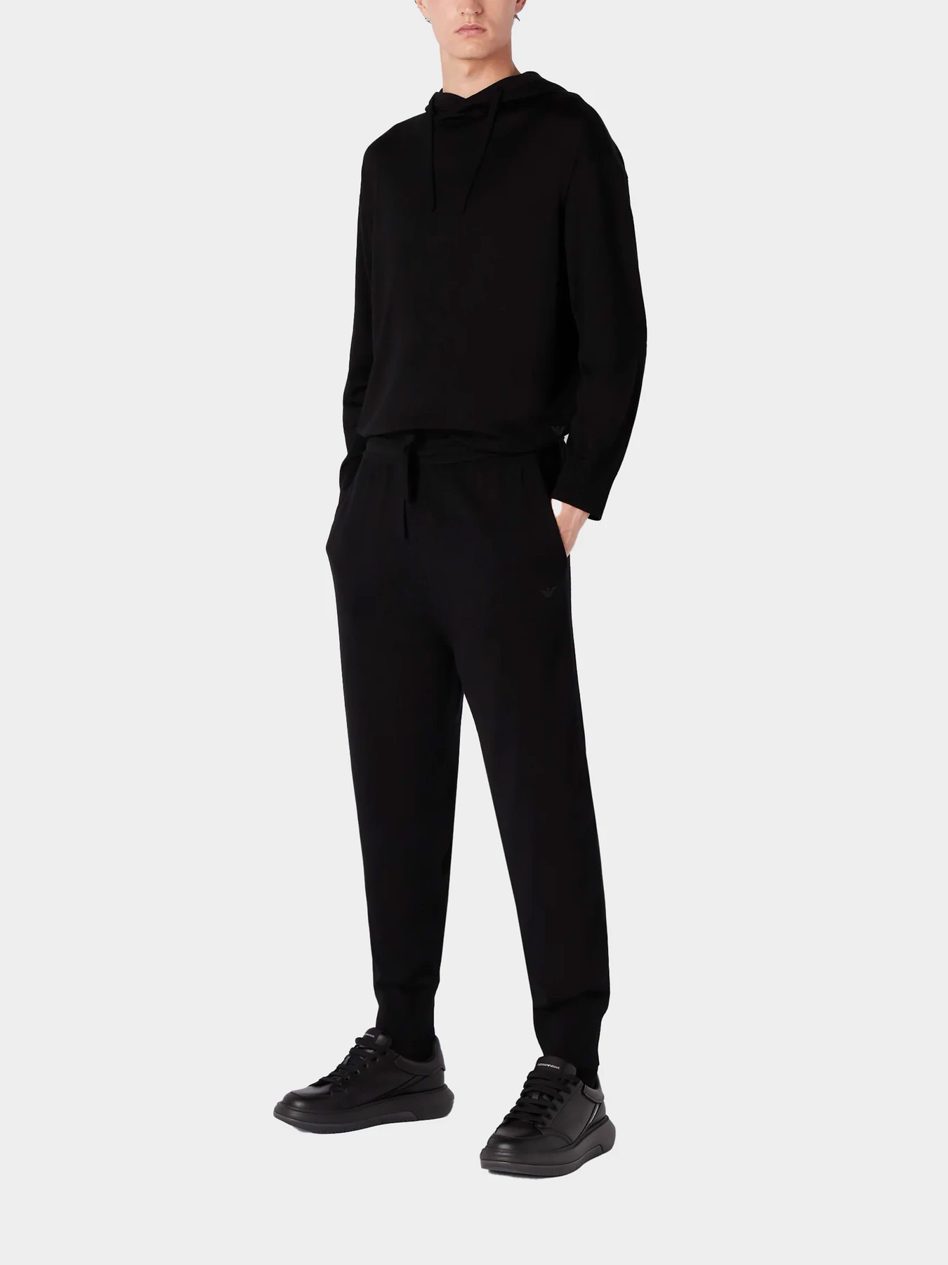 Костюмы Emporio Armani модель 6R1VXX-1MAYZ-0999 Костюмы Emporio Armani модель 6R1VXX-1MAYZ-0999 Фото