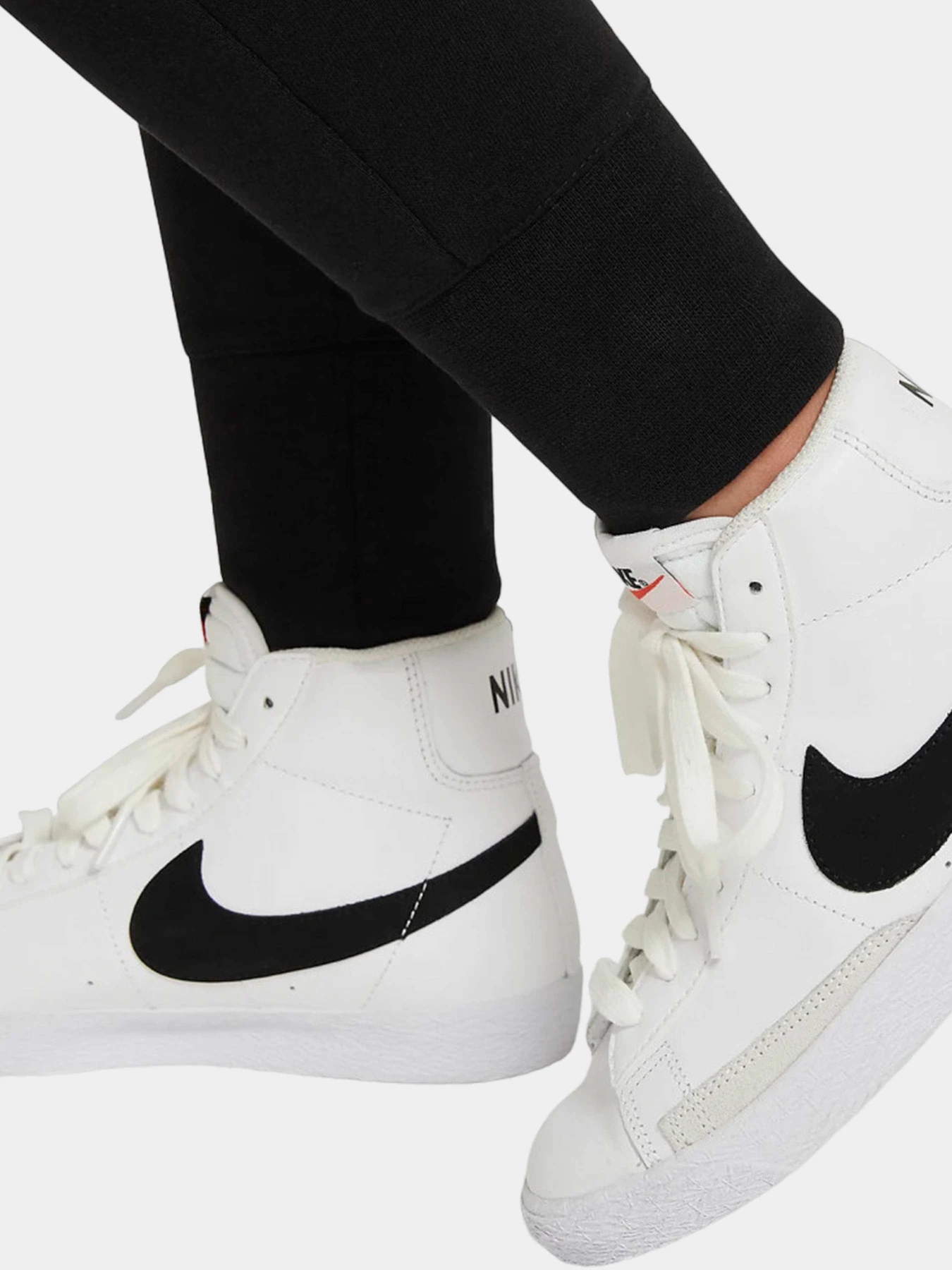 Брюки NIKE модель DC7211-010 Брюки NIKE модель DC7211-010 Фото