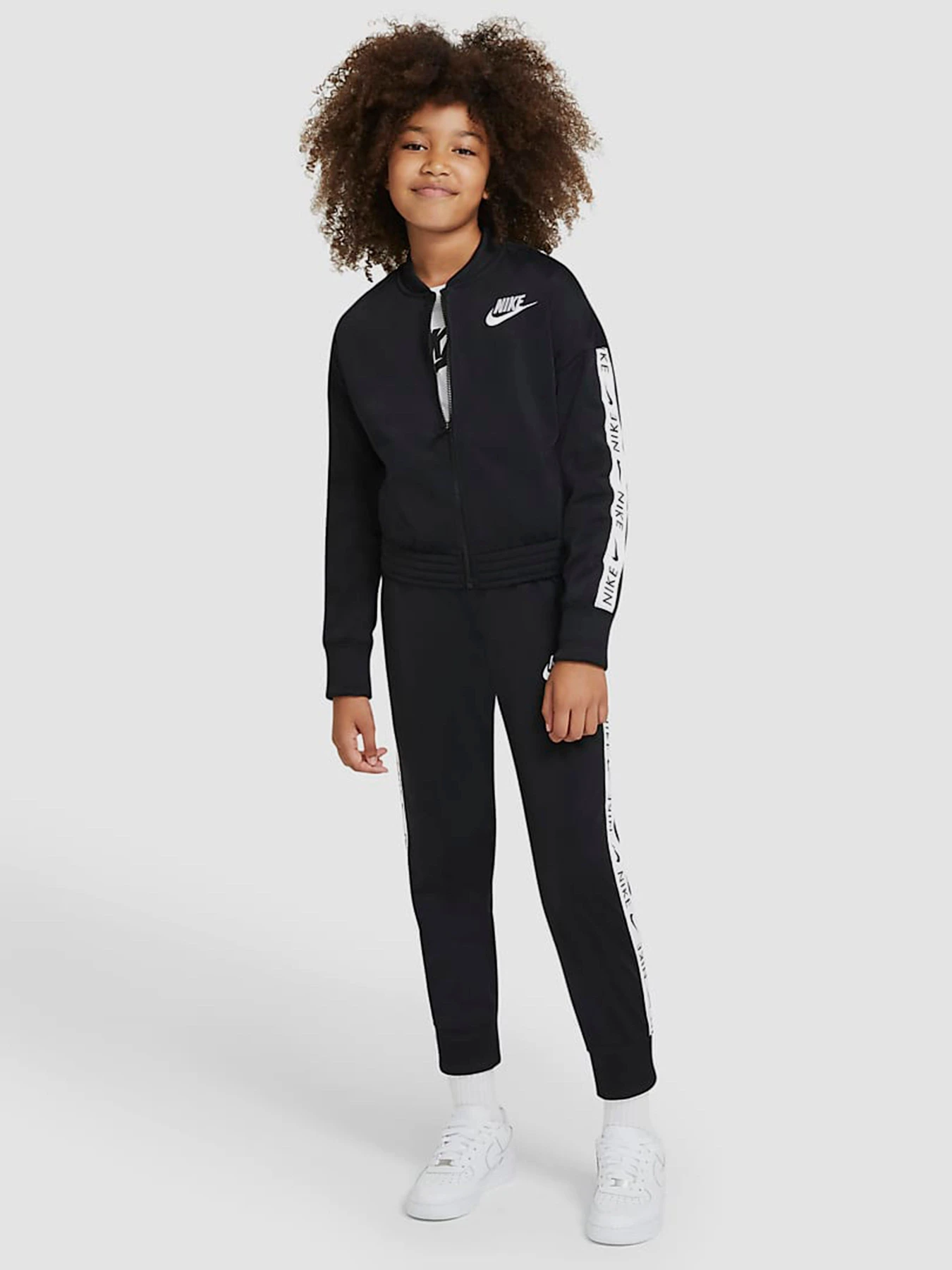 Костюмы NIKE модель CU8374-010 Костюмы NIKE модель CU8374-010 Фото