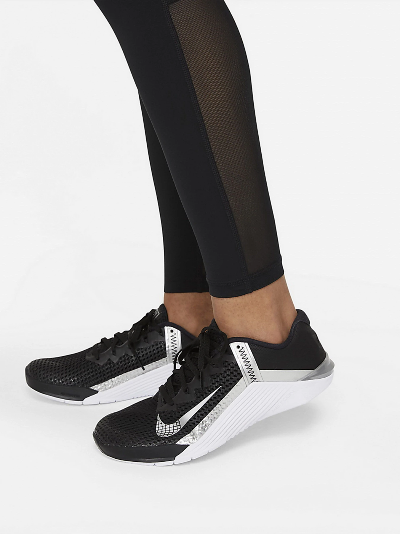 Брюки NIKE модель CZ9779-010 Брюки NIKE модель CZ9779-010 Фото
