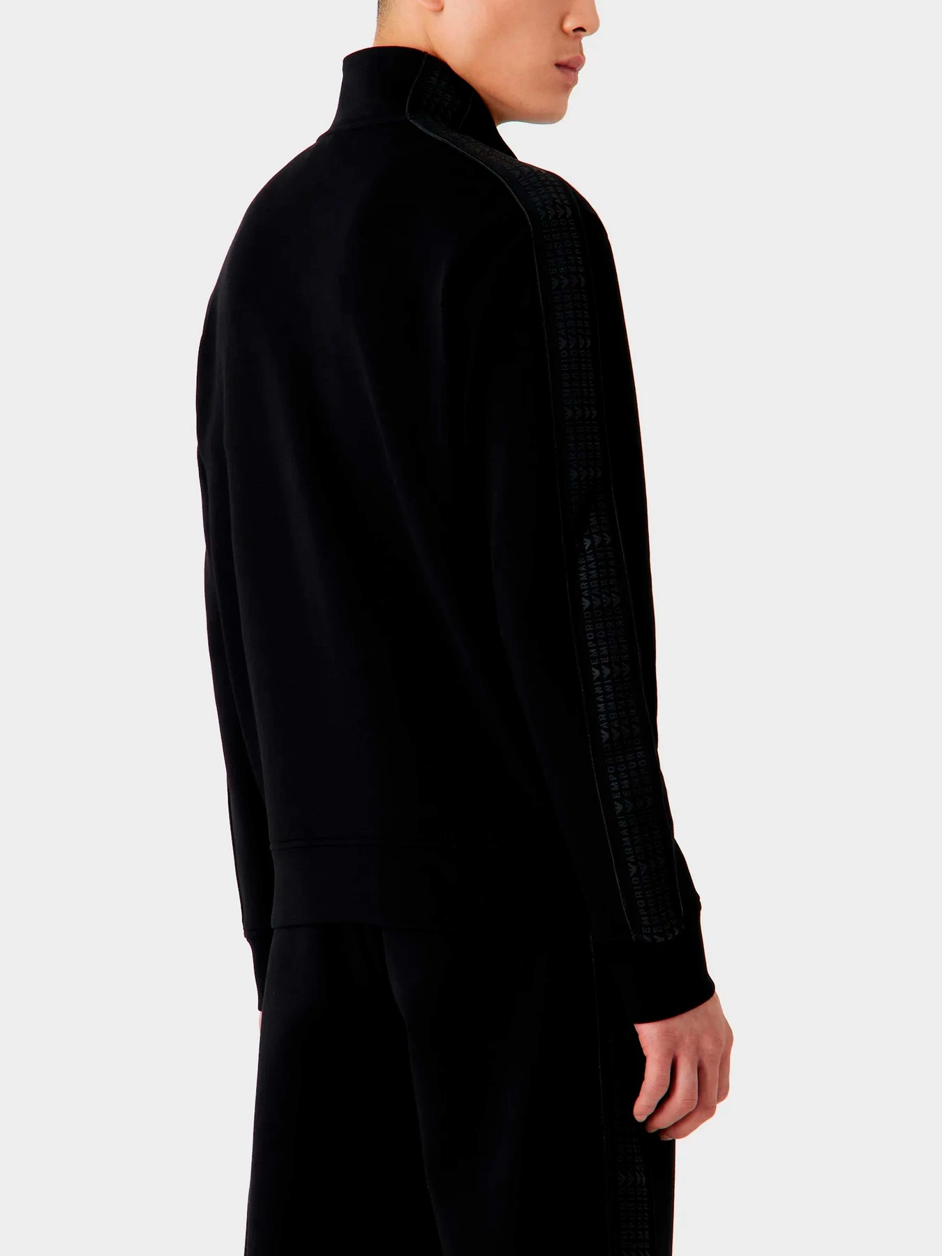 Худи и свитшоты Emporio Armani модель 6R1MF1-1JHSZ-0999 Худи и свитшоты Emporio Armani модель 6R1MF1-1JHSZ-0999 Фото