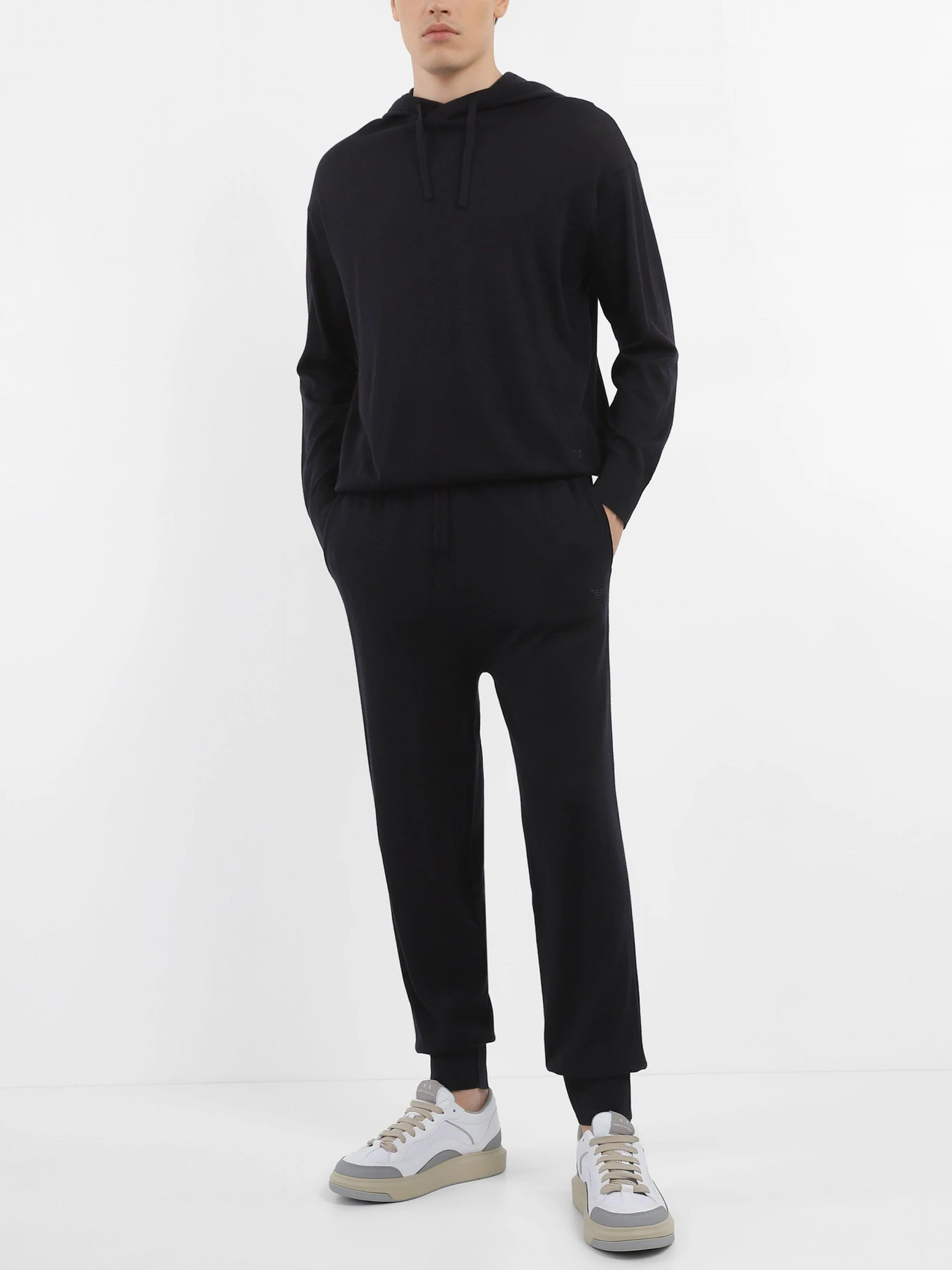 Костюмы Emporio Armani модель 6R1VXX-1MAYZ-0920 Костюмы Emporio Armani модель 6R1VXX-1MAYZ-0920 Фото