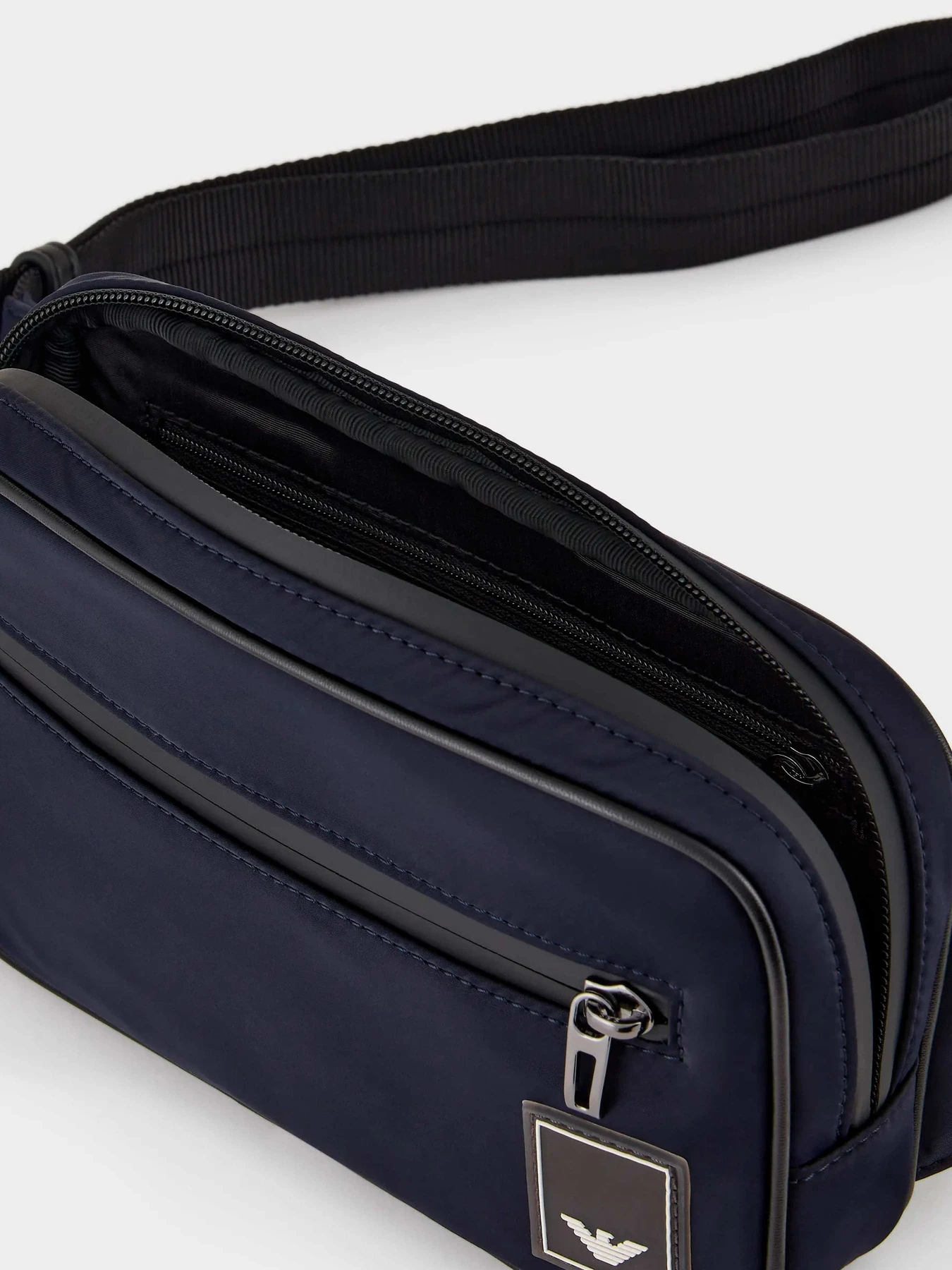 Сумки Emporio Armani модель Y4O427-Y700J-80033 Сумки Emporio Armani модель Y4O427-Y700J-80033 Фото
