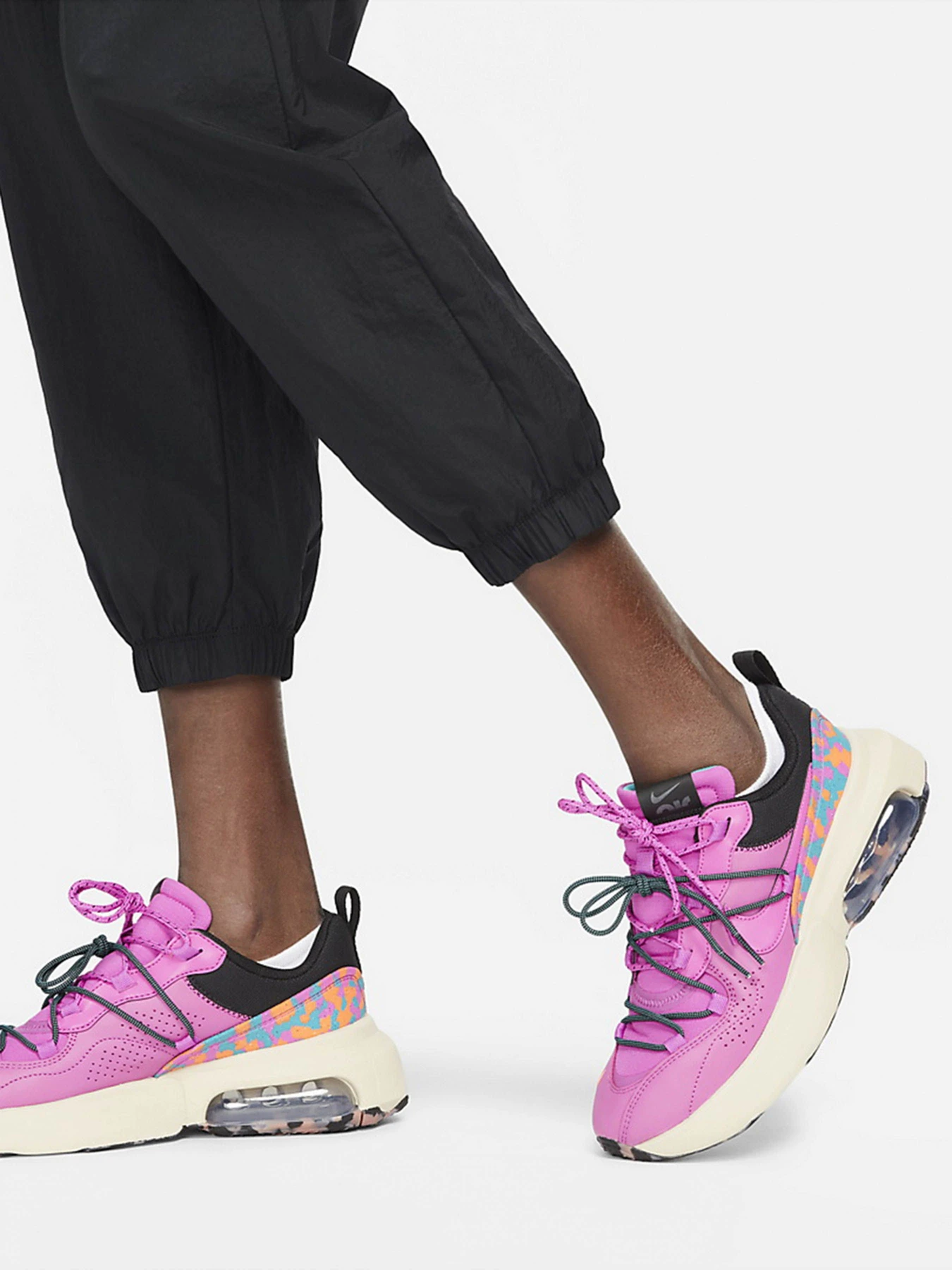 Брюки NIKE модель DM6183-010 Брюки NIKE модель DM6183-010 Фото