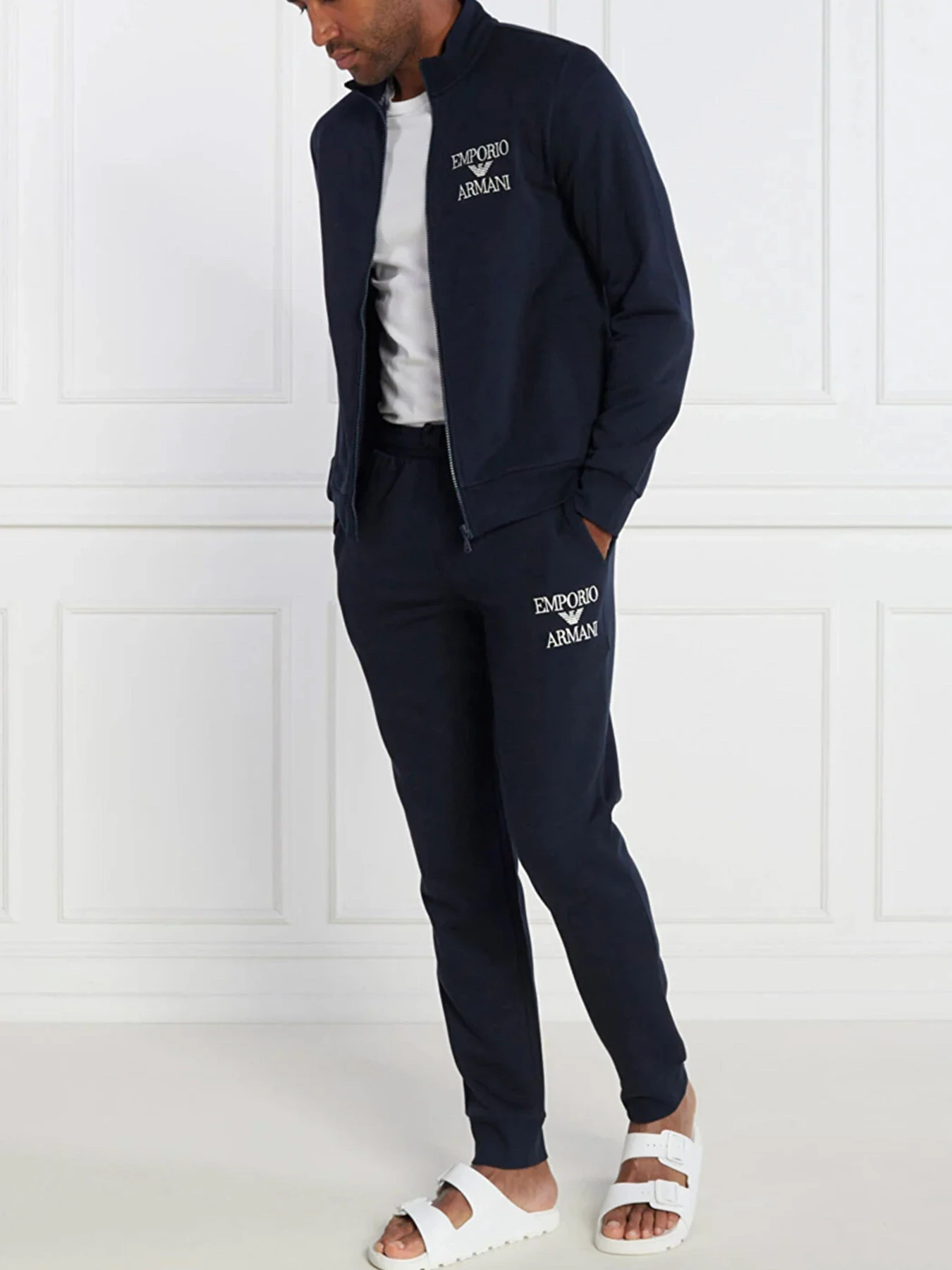 Костюмы Emporio Armani модель 111927-3F571-00135 Костюмы Emporio Armani модель 111927-3F571-00135 Фото