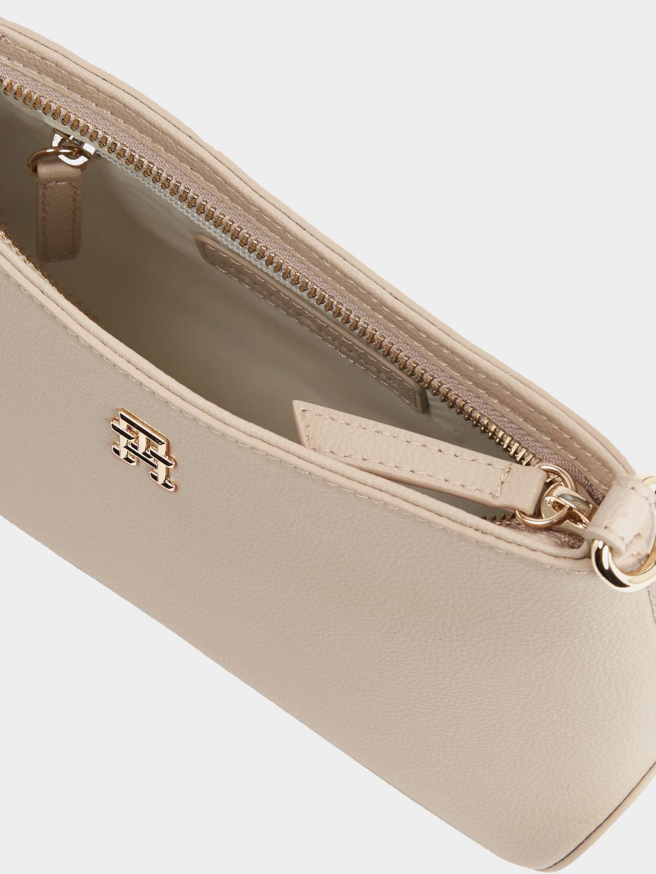 Сумки Tommy Hilfiger модель AW0AW15196-ABO Сумки Tommy Hilfiger модель AW0AW15196-ABO Фото