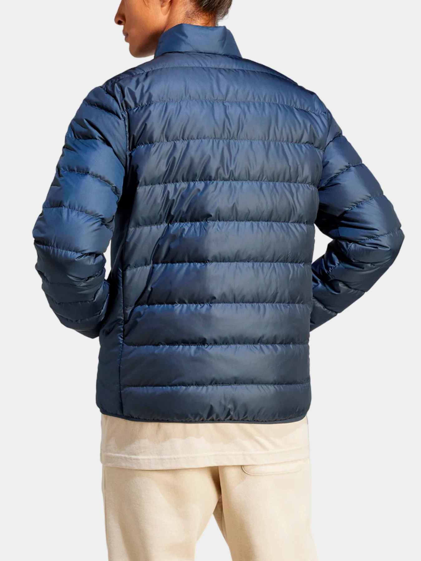 Куртки и дубленки Adidas модель IK3218 Куртки и дубленки Adidas модель IK3218 Фото