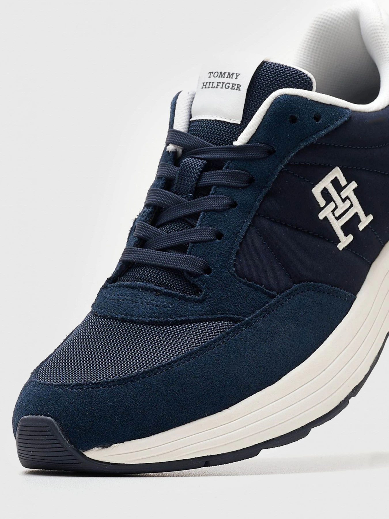 Кроссовки Tommy Hilfiger модель FM0FM04636-DW5 Кроссовки Tommy Hilfiger модель FM0FM04636-DW5 Фото