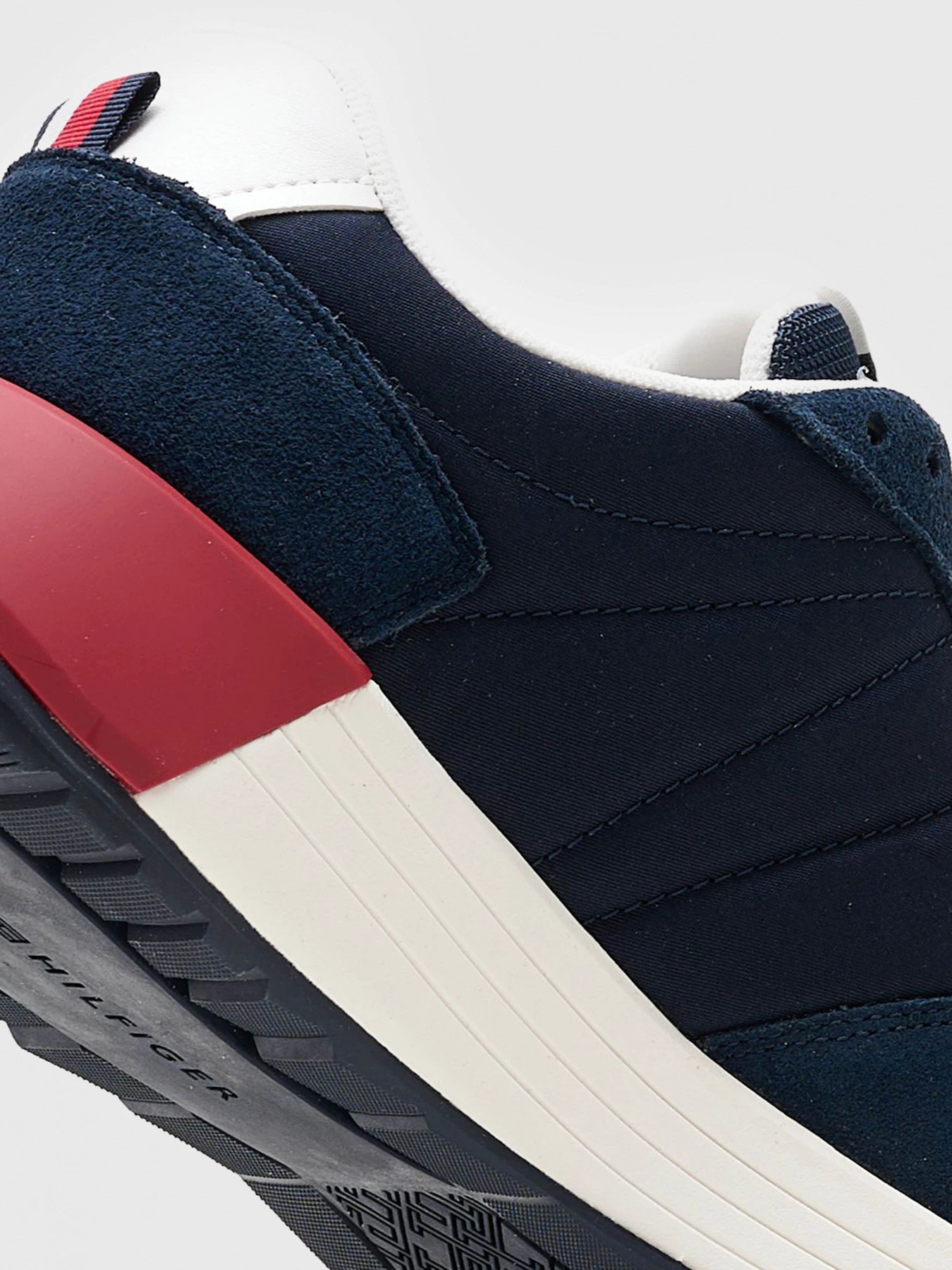 Кроссовки Tommy Hilfiger модель FM0FM04636-DW5 Кроссовки Tommy Hilfiger модель FM0FM04636-DW5 Фото