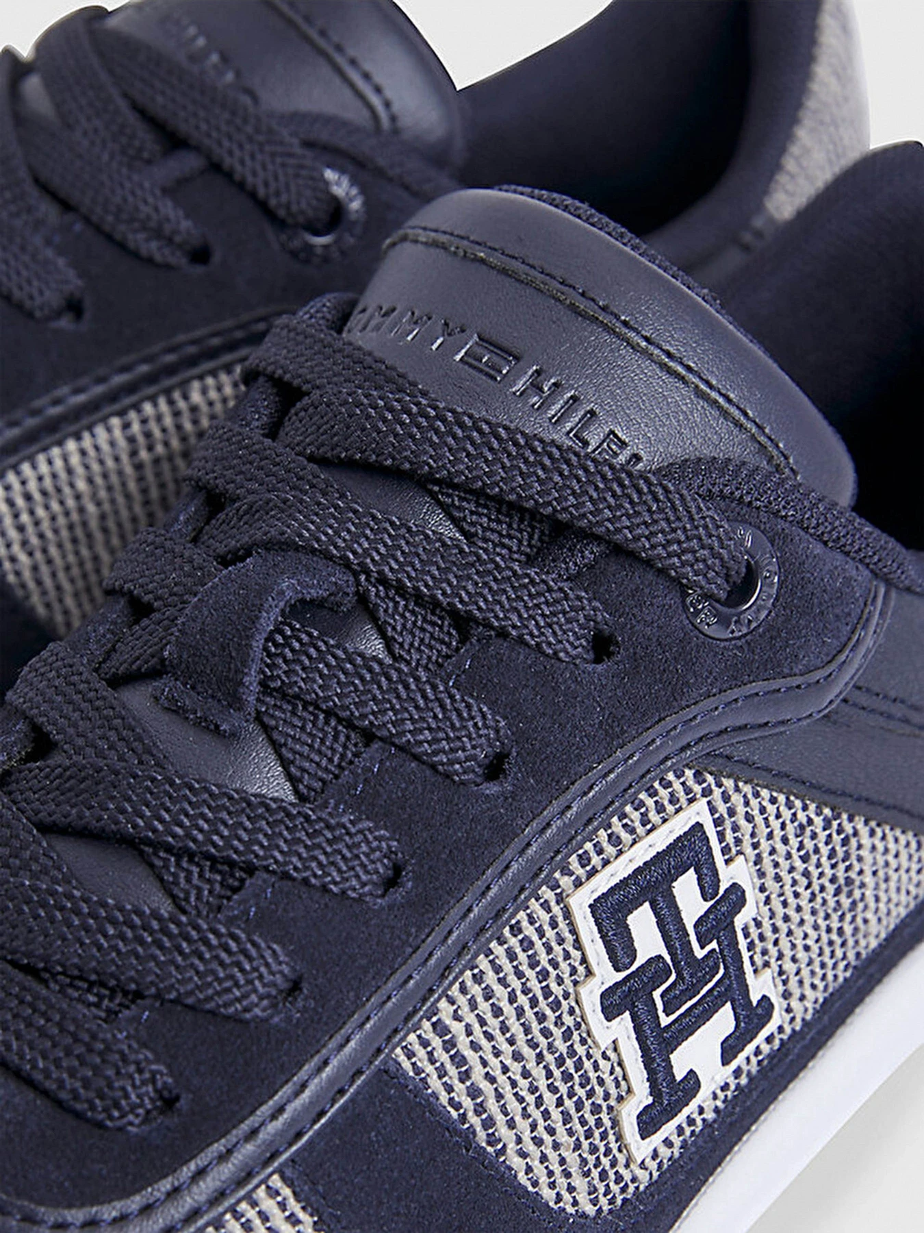 Кроссовки Tommy Hilfiger модель FW0FW07289-DW6 Кроссовки Tommy Hilfiger модель FW0FW07289-DW6 Фото