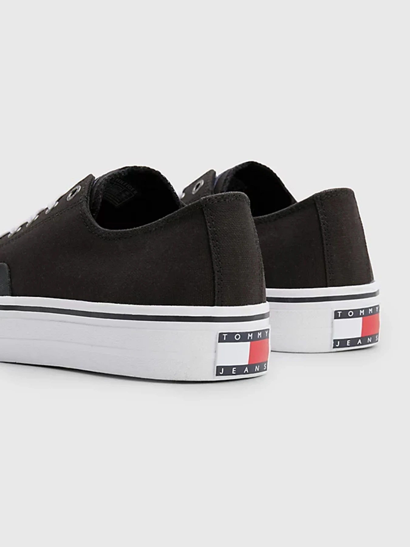 Кеды Tommy Hilfiger модель EM0EM01175-BDS Кеды Tommy Hilfiger модель EM0EM01175-BDS Фото