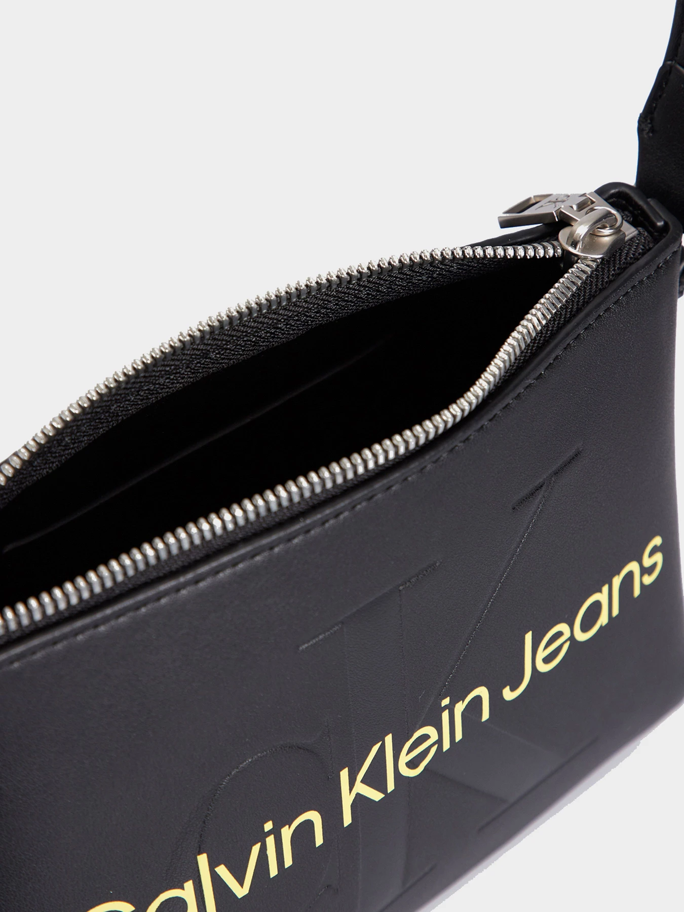 Сумки Calvin Klein модель K60K610681-01F Сумки Calvin Klein модель K60K610681-01F Фото