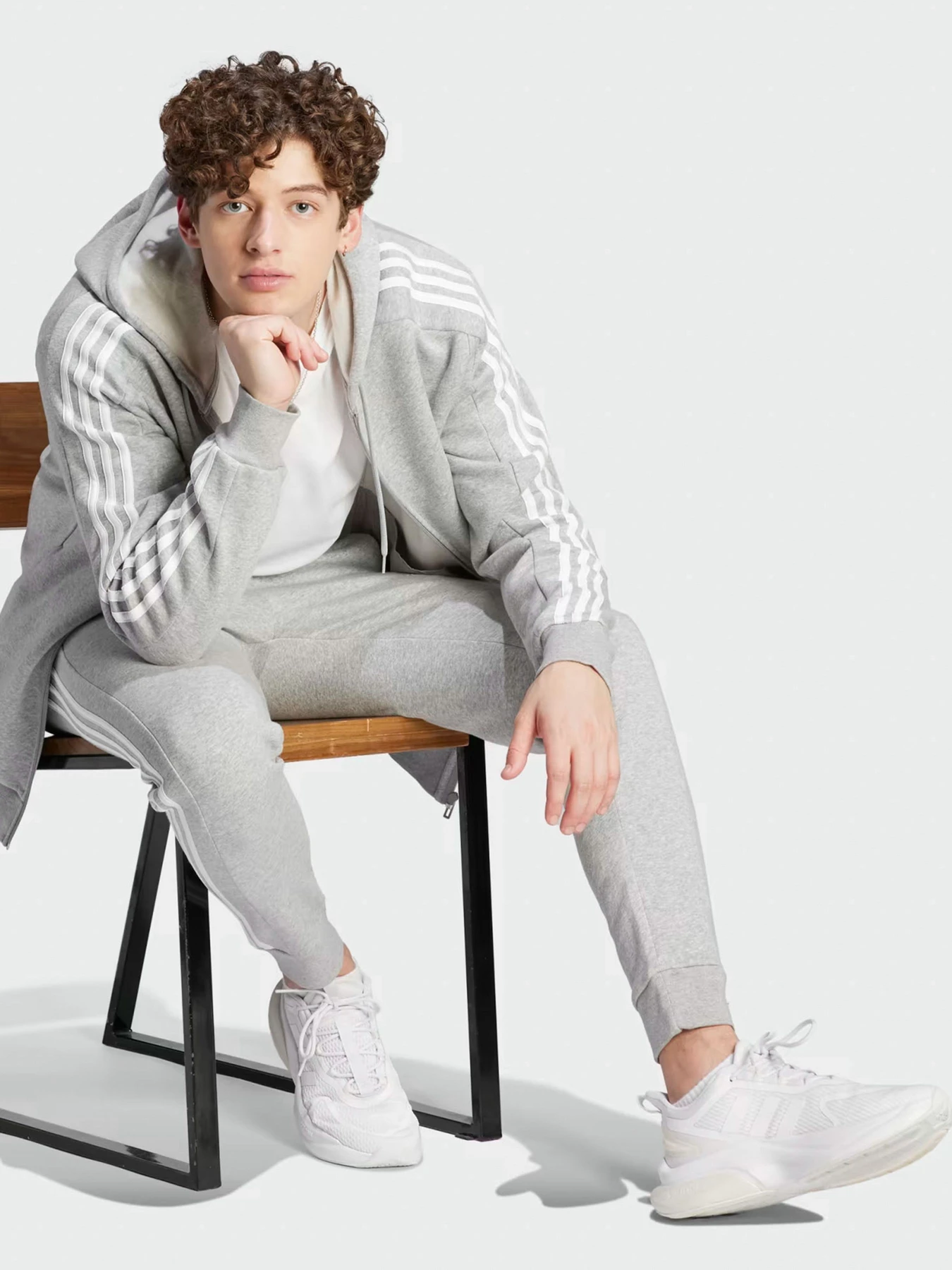 Худи и свитшоты Adidas модель IJ6479 Худи и свитшоты Adidas модель IJ6479 Фото