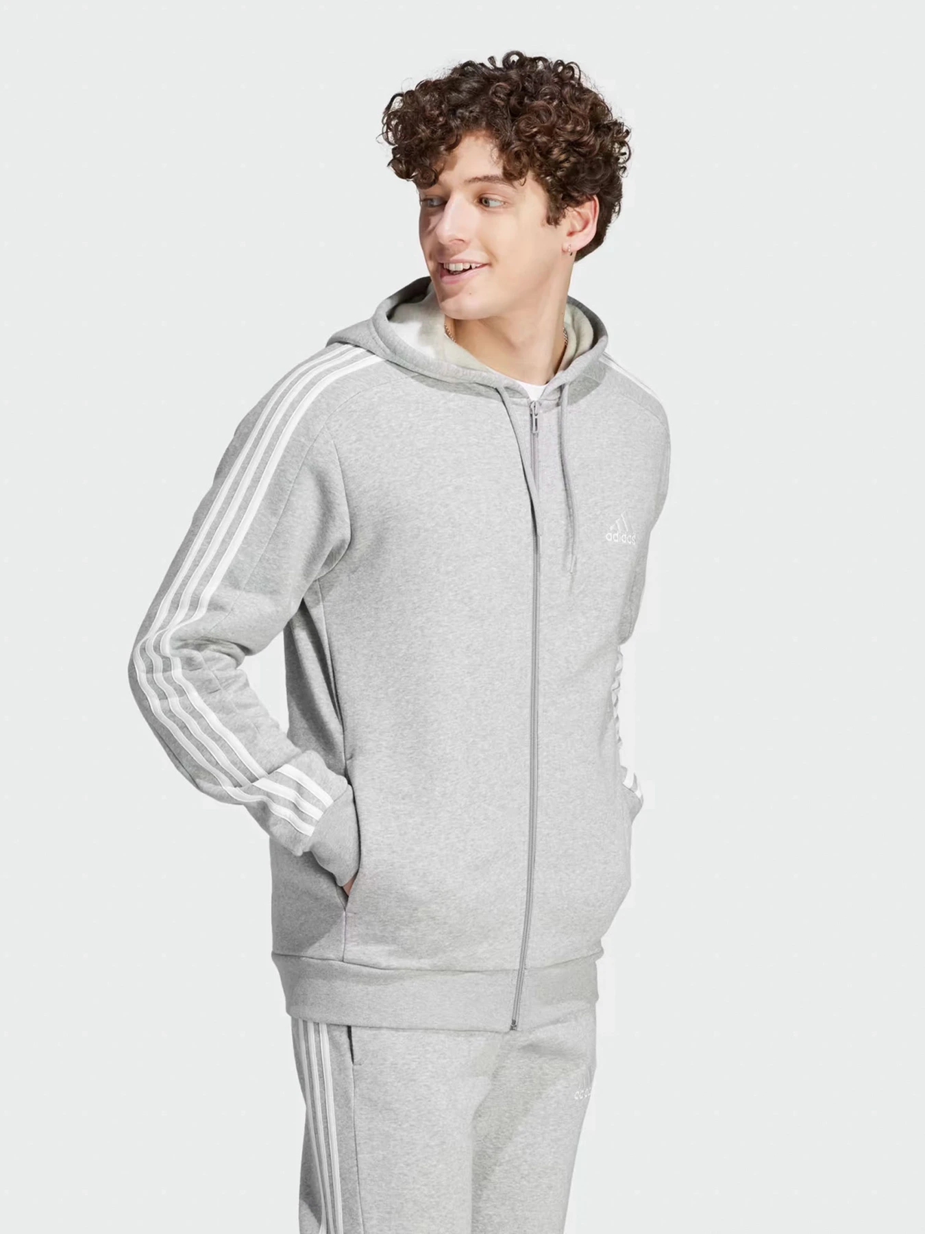 Худи и свитшоты Adidas модель IJ6479 Худи и свитшоты Adidas модель IJ6479 Фото
