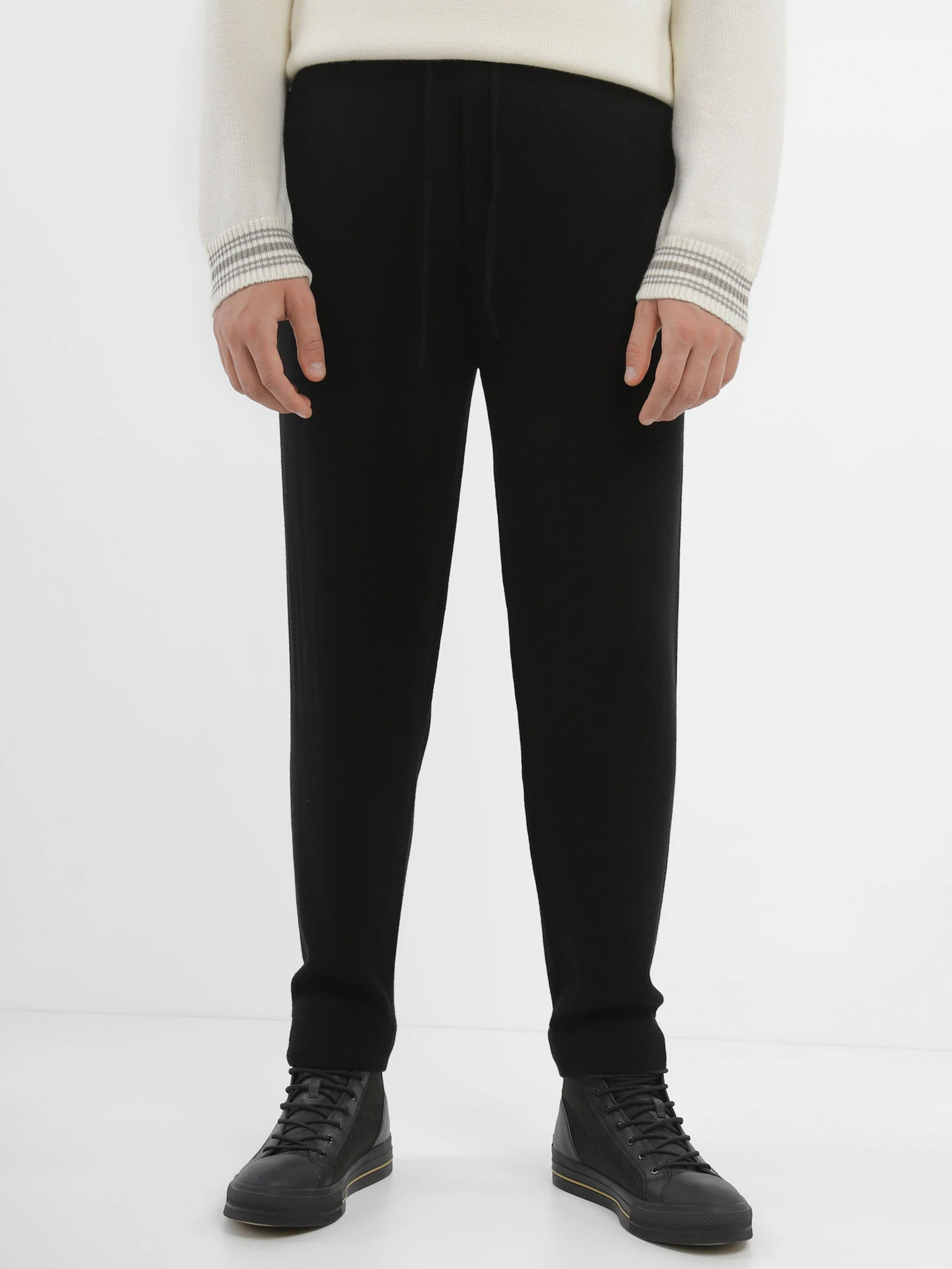 Брюки Emporio Armani модель 6R1PV1-1M06Z-0999 Брюки Emporio Armani модель 6R1PV1-1M06Z-0999 Фото