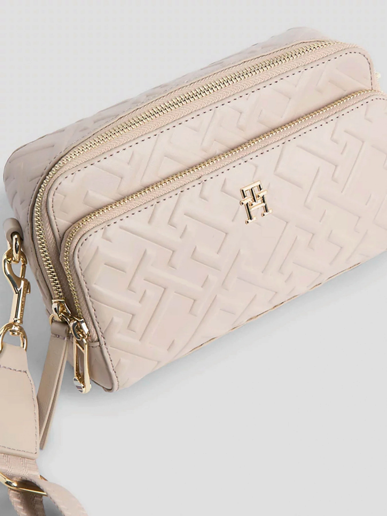 Сумки Tommy Hilfiger модель AW0AW15208-ABO Сумки Tommy Hilfiger модель AW0AW15208-ABO Фото