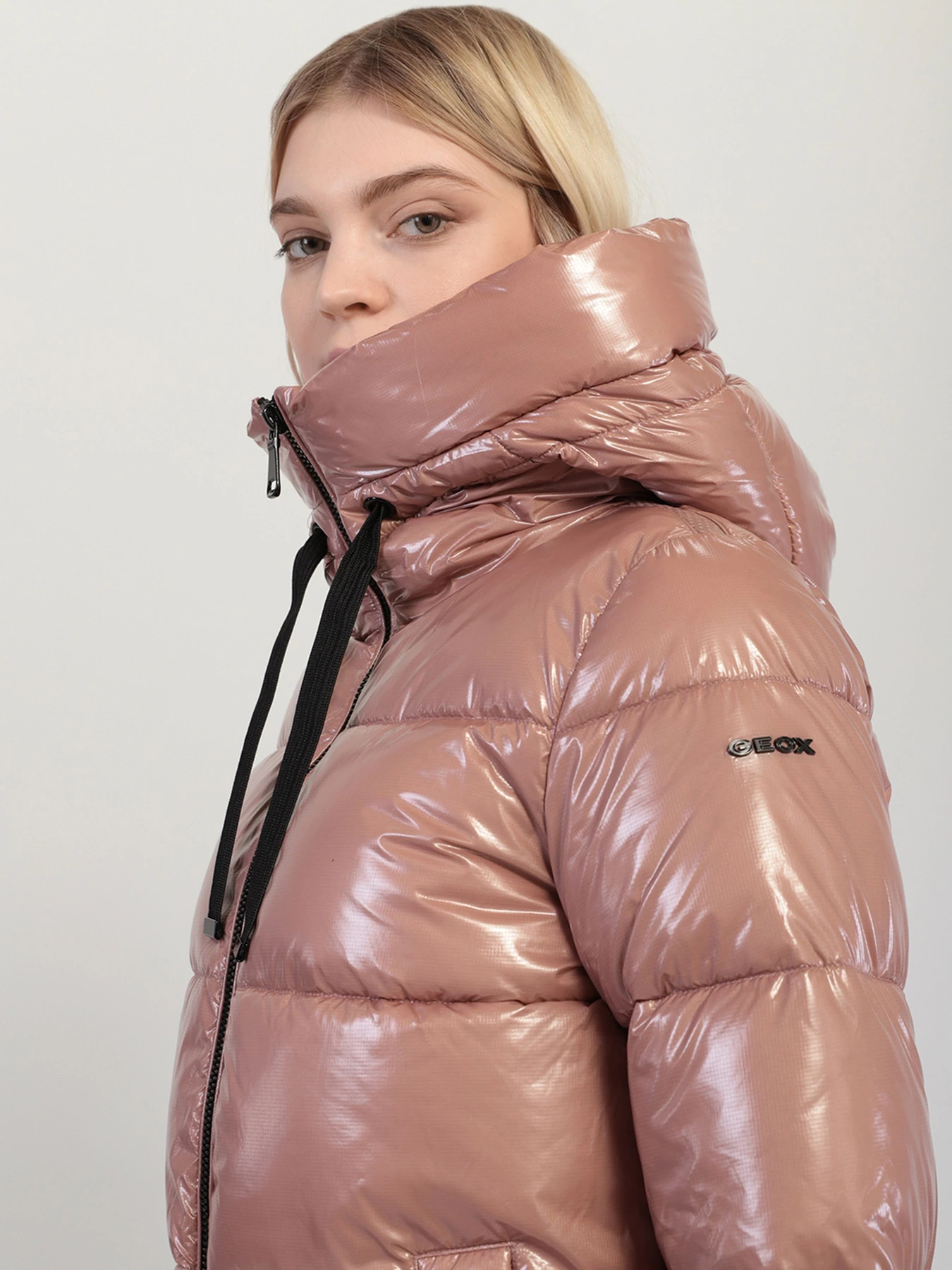 Куртки и дубленки Geox модель W1428P-T2886-F8246 Куртки и дубленки Geox модель W1428P-T2886-F8246 Фото
