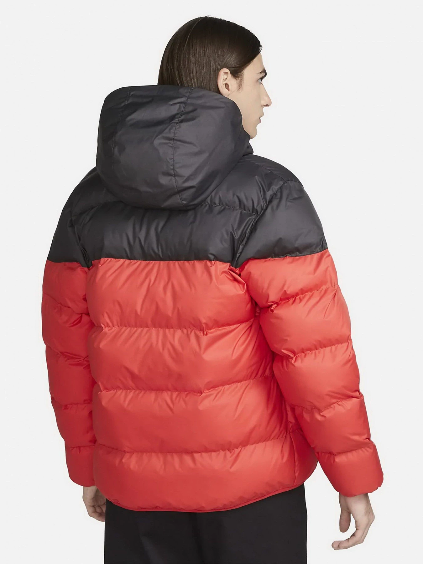 Куртки и дубленки NIKE модель FB8185-011 Куртки и дубленки NIKE модель FB8185-011 Фото