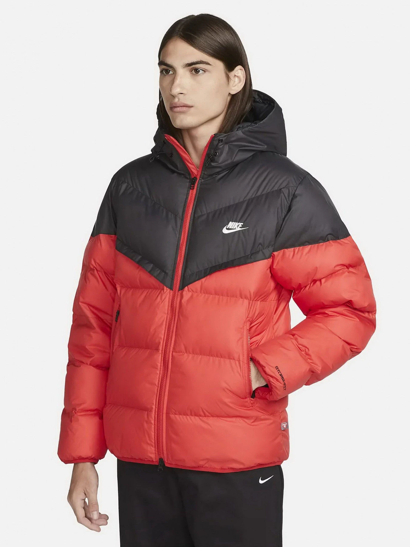 Куртки и дубленки NIKE модель FB8185-011 Куртки и дубленки NIKE модель FB8185-011 Фото