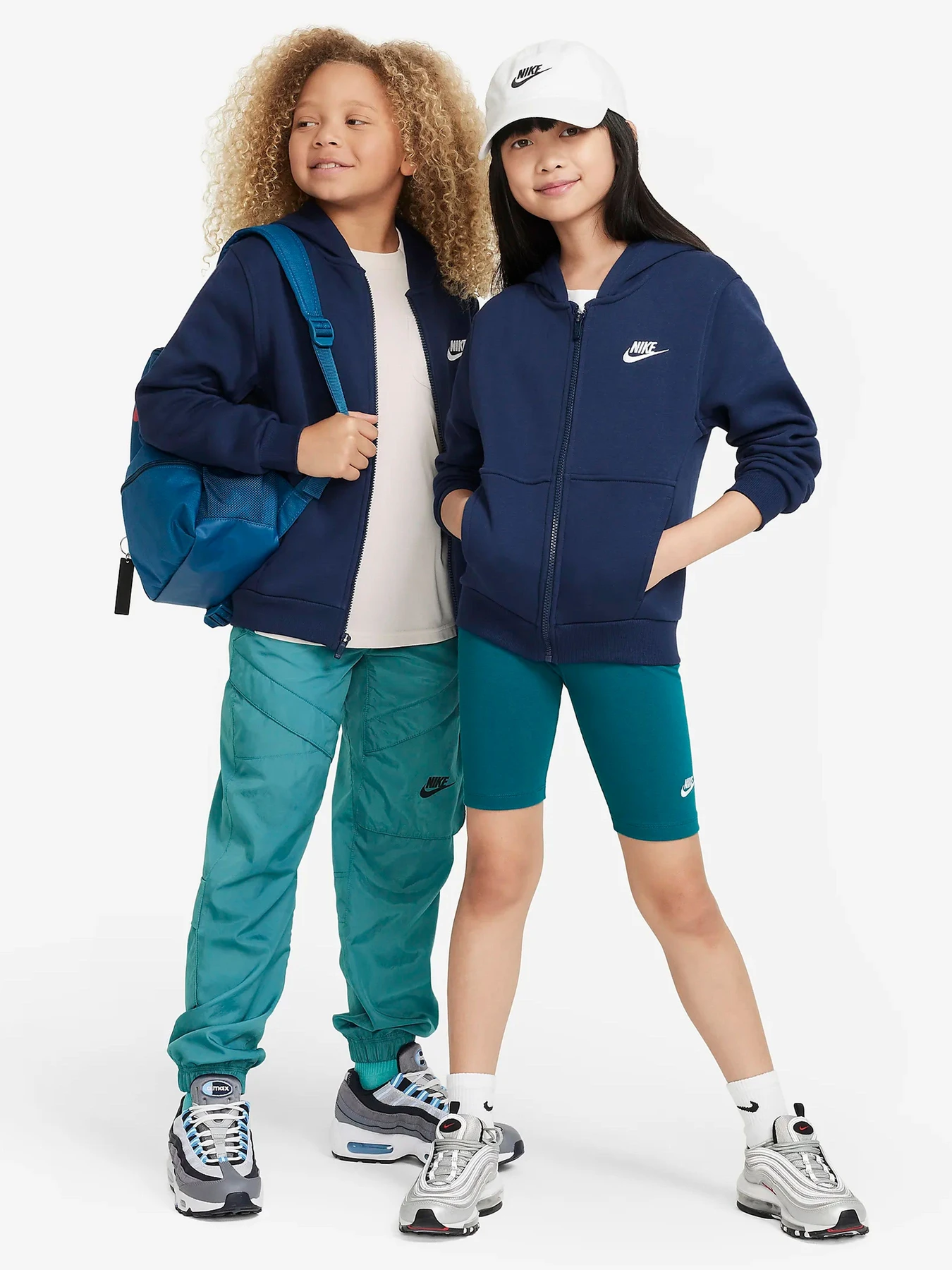 Худи и свитшоты NIKE модель FD3004-410 Худи и свитшоты NIKE модель FD3004-410 Фото