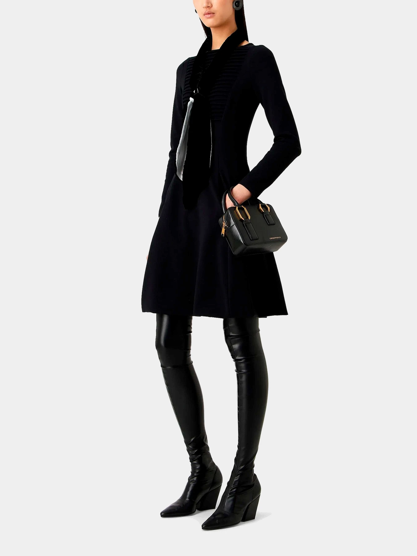 Платья Emporio Armani модель 6R2A8C-2JFAZ-0999 Платья Emporio Armani модель 6R2A8C-2JFAZ-0999 Фото