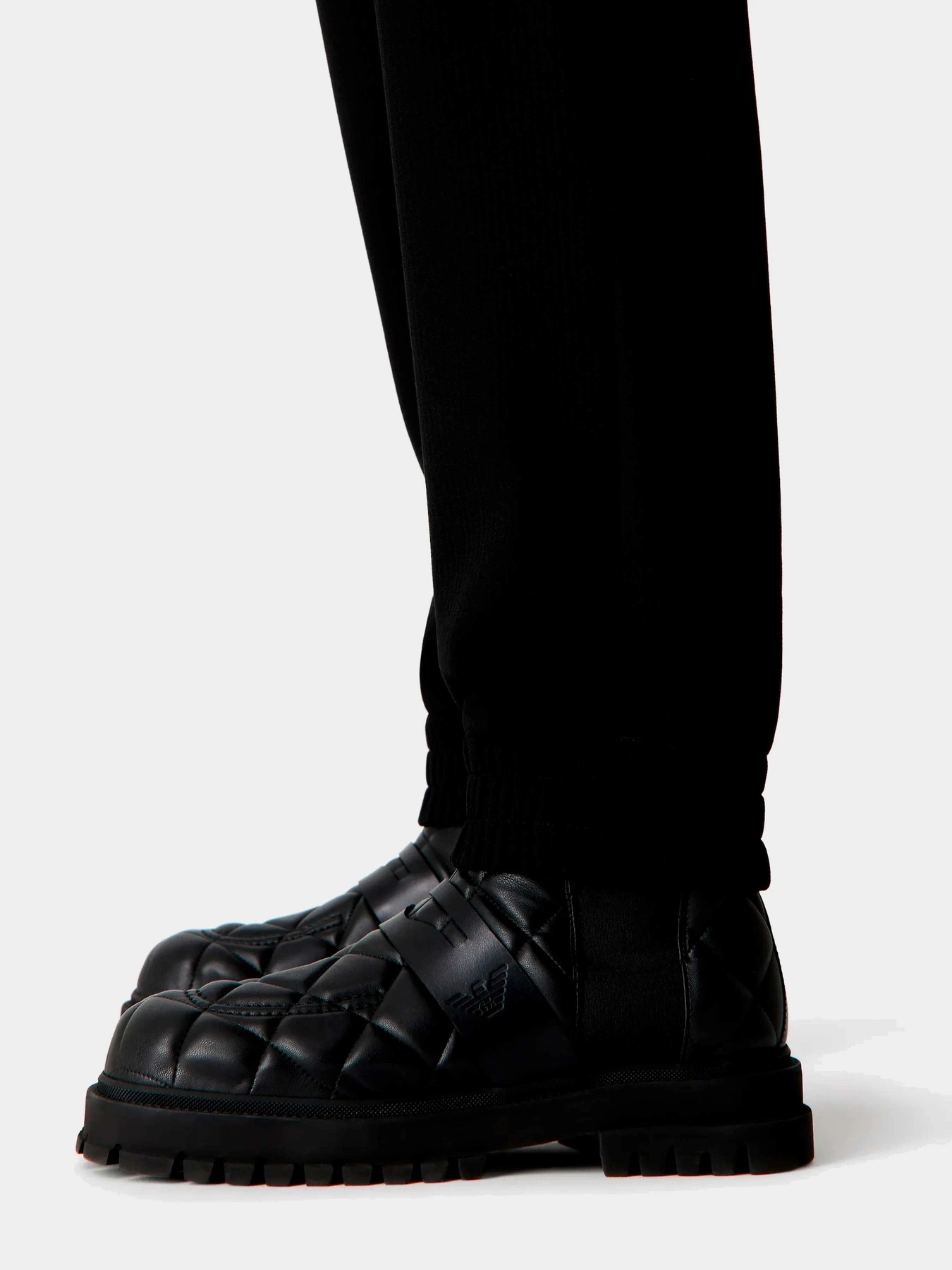 Брюки Emporio Armani модель H41P56-E1061-999 Брюки Emporio Armani модель H41P56-E1061-999 Фото