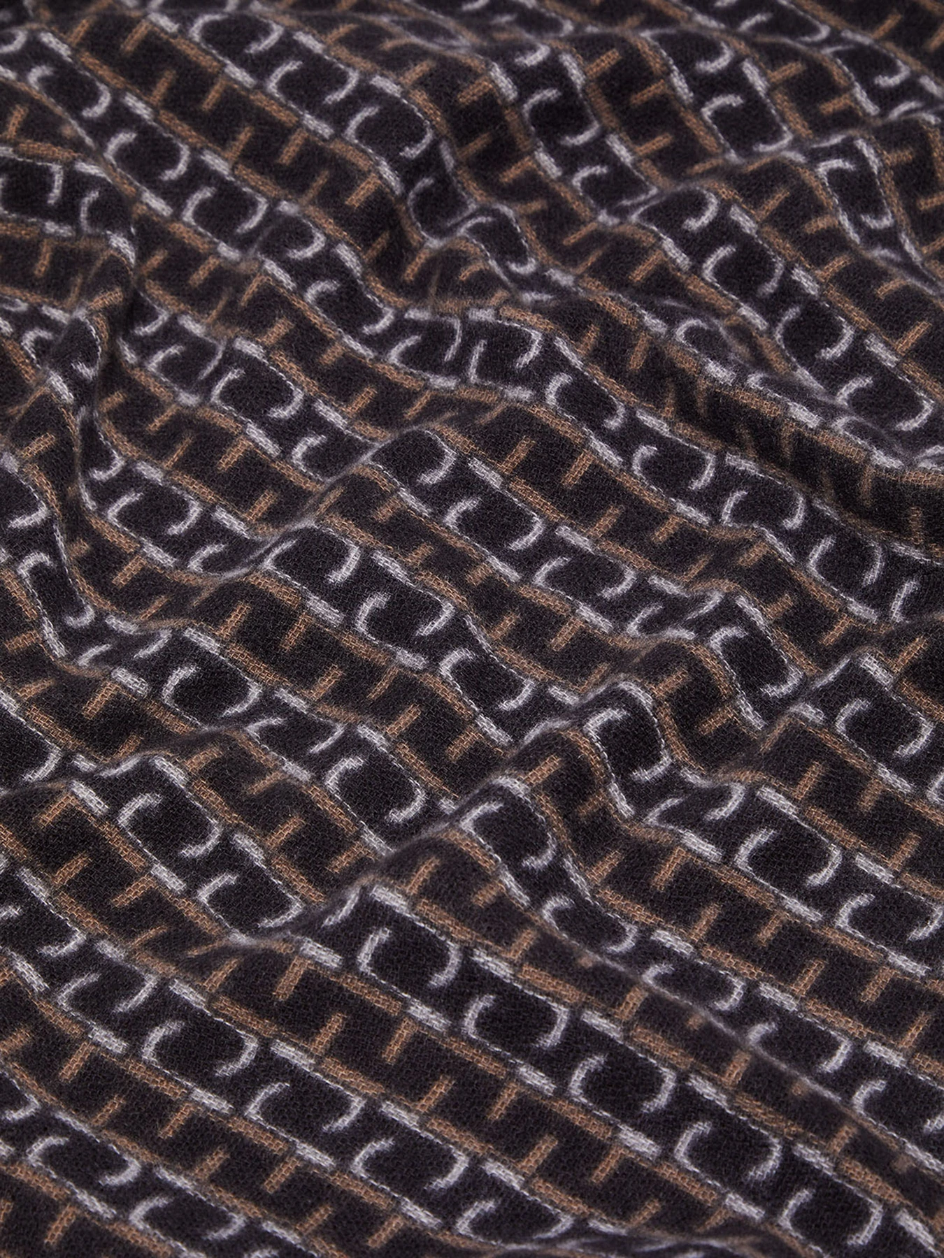Шарфы и платки Liu Jo модель 2F3143 T0300 S1987 Шарфы и платки Liu Jo модель 2F3143 T0300 S1987 Фото