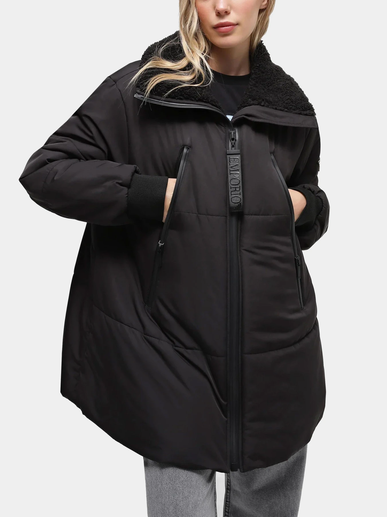 Куртки и дубленки Emporio Armani модель 6R2B85-2NNIZ-0999 Куртки и дубленки Emporio Armani модель 6R2B85-2NNIZ-0999 Фото