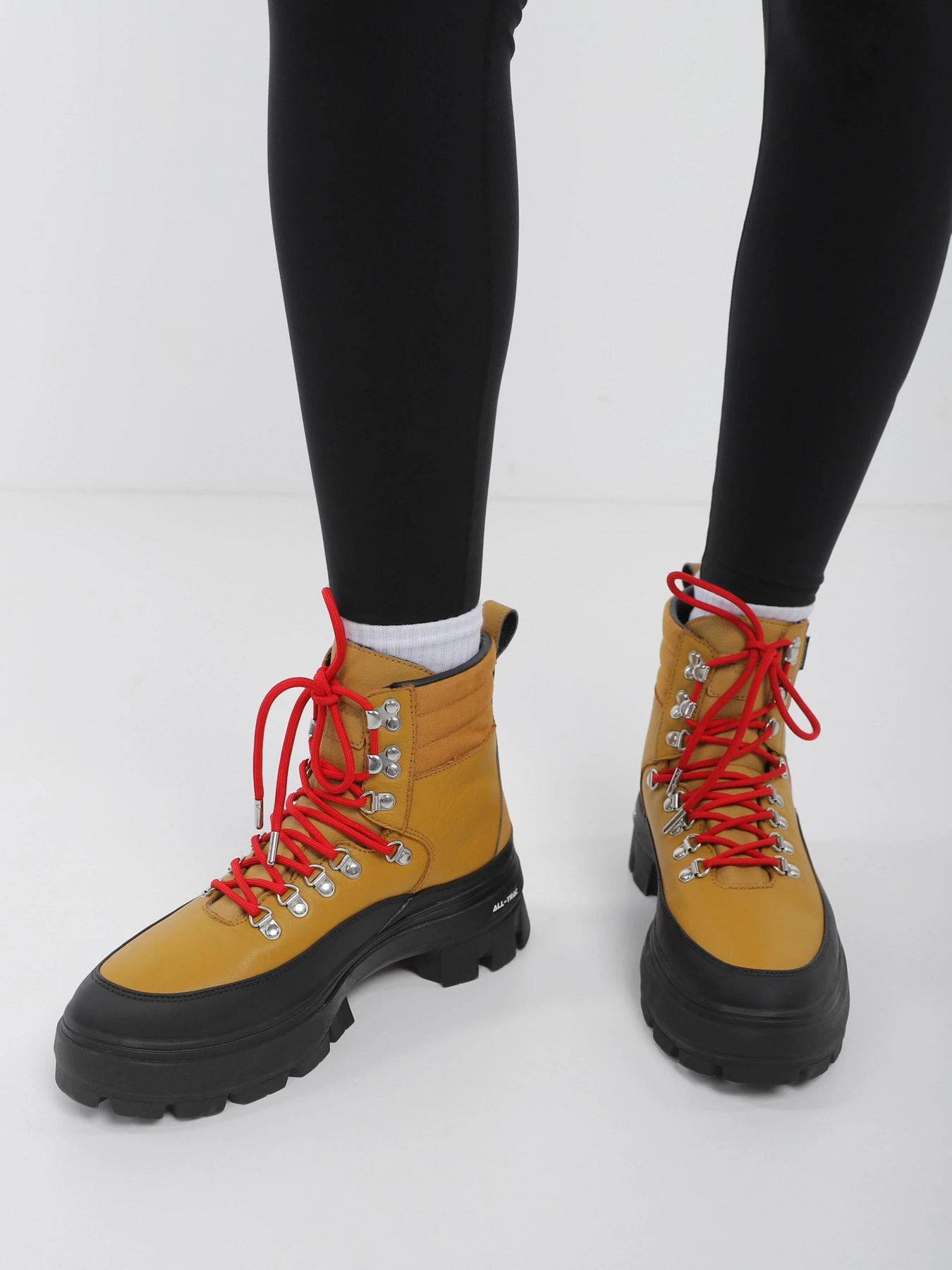 Ботинки и сапоги Vans модель VN000BVSBYA1 Ботинки и сапоги Vans модель VN000BVSBYA1 Фото