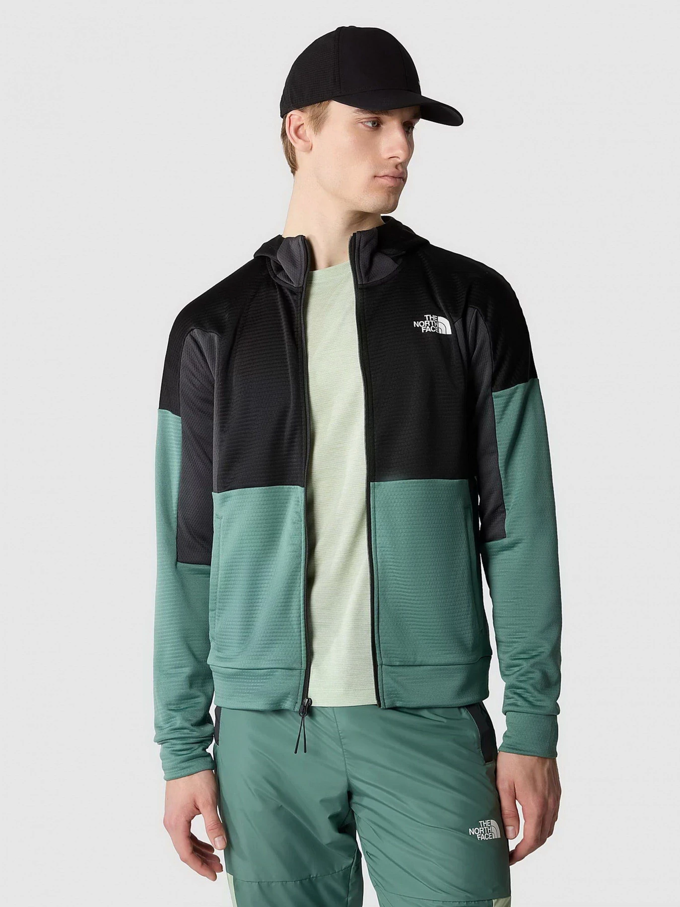 Худи и свитшоты The North Face модель NF0A857EOOF1 Худи и свитшоты The North Face модель NF0A857EOOF1 Фото