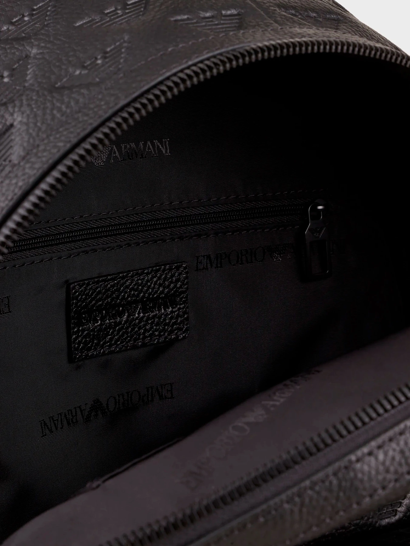 Рюкзаки Emporio Armani модель Y4O370-Y142V-81072 Рюкзаки Emporio Armani модель Y4O370-Y142V-81072 Фото