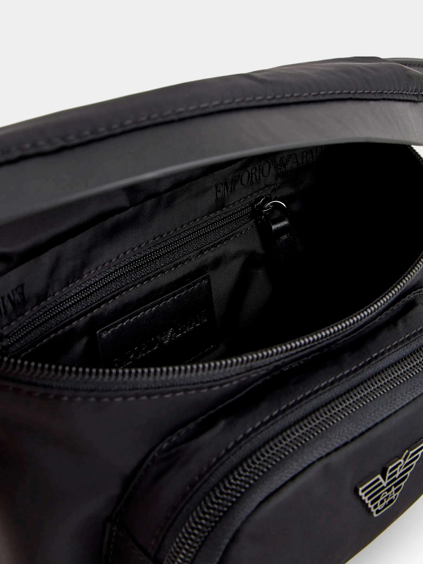 Сумки Emporio Armani модель Y4O238-Y217J-80001 Сумки Emporio Armani модель Y4O238-Y217J-80001 Фото