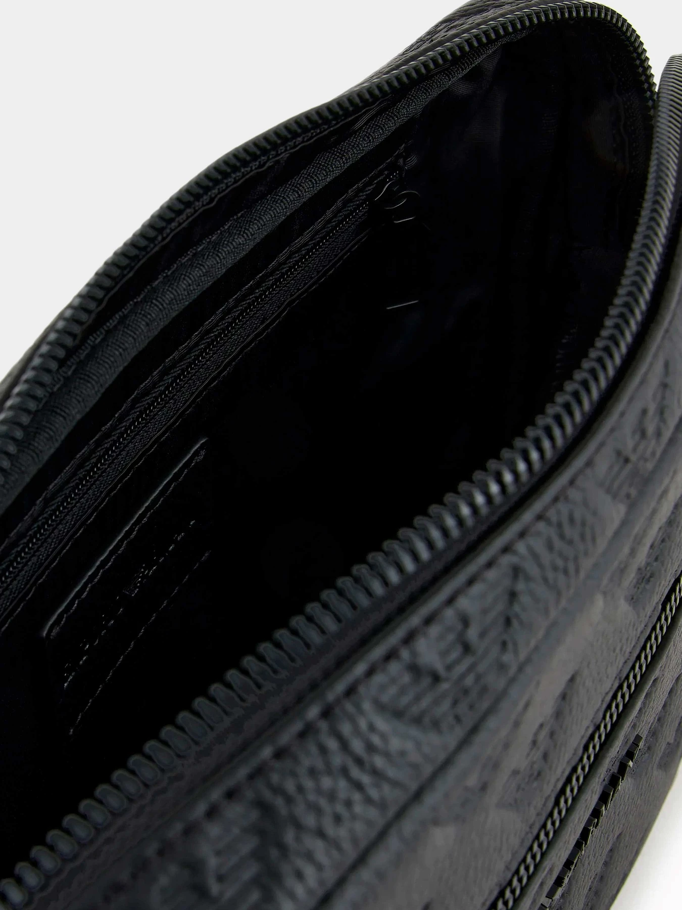 Сумки Emporio Armani модель Y4M389-Y142V-81072 Сумки Emporio Armani модель Y4M389-Y142V-81072 Фото