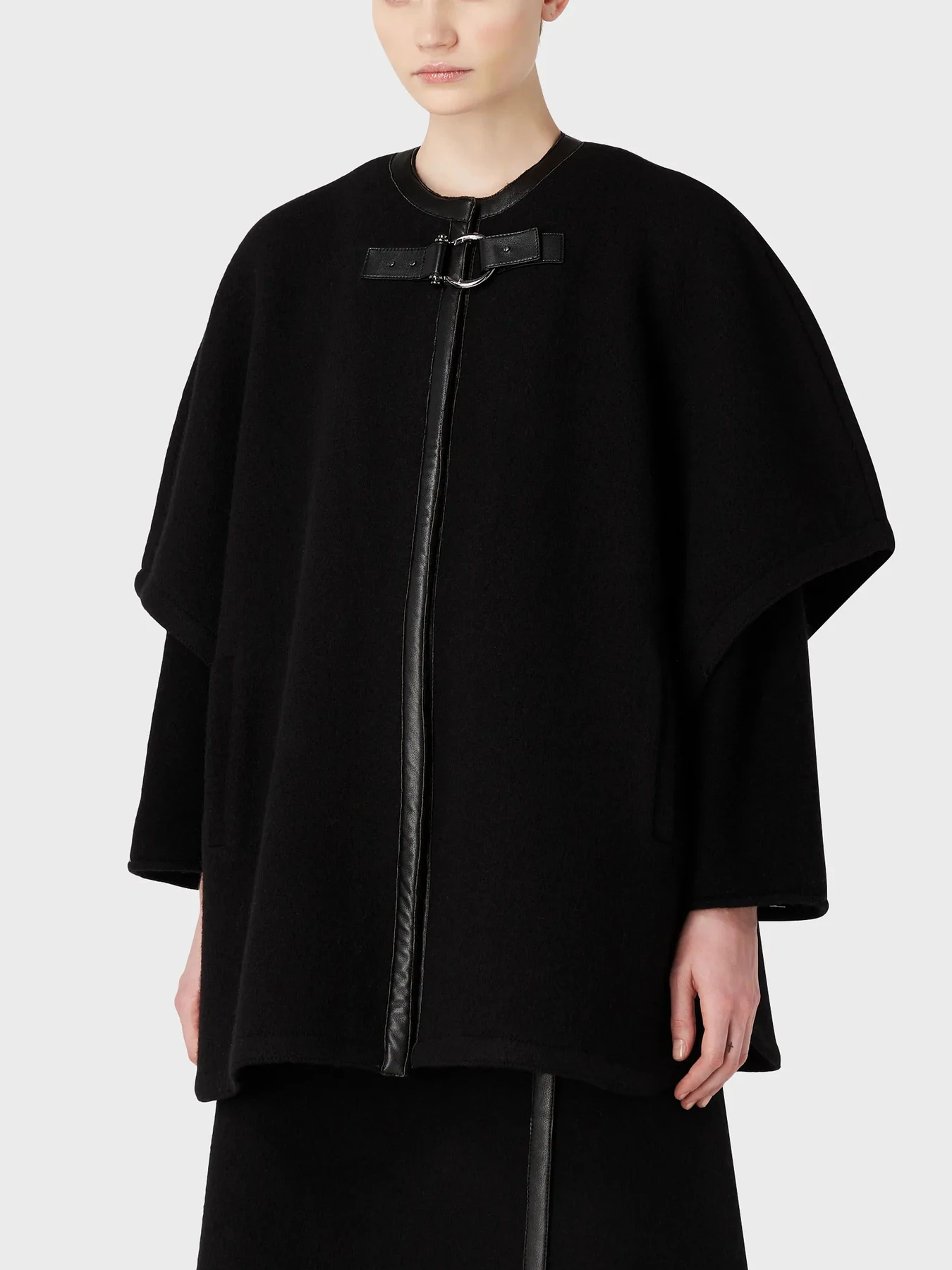 Пальто и плащи Emporio Armani модель 6R2BT2-2M12Z-0999 Пальто и плащи Emporio Armani модель 6R2BT2-2M12Z-0999 Фото