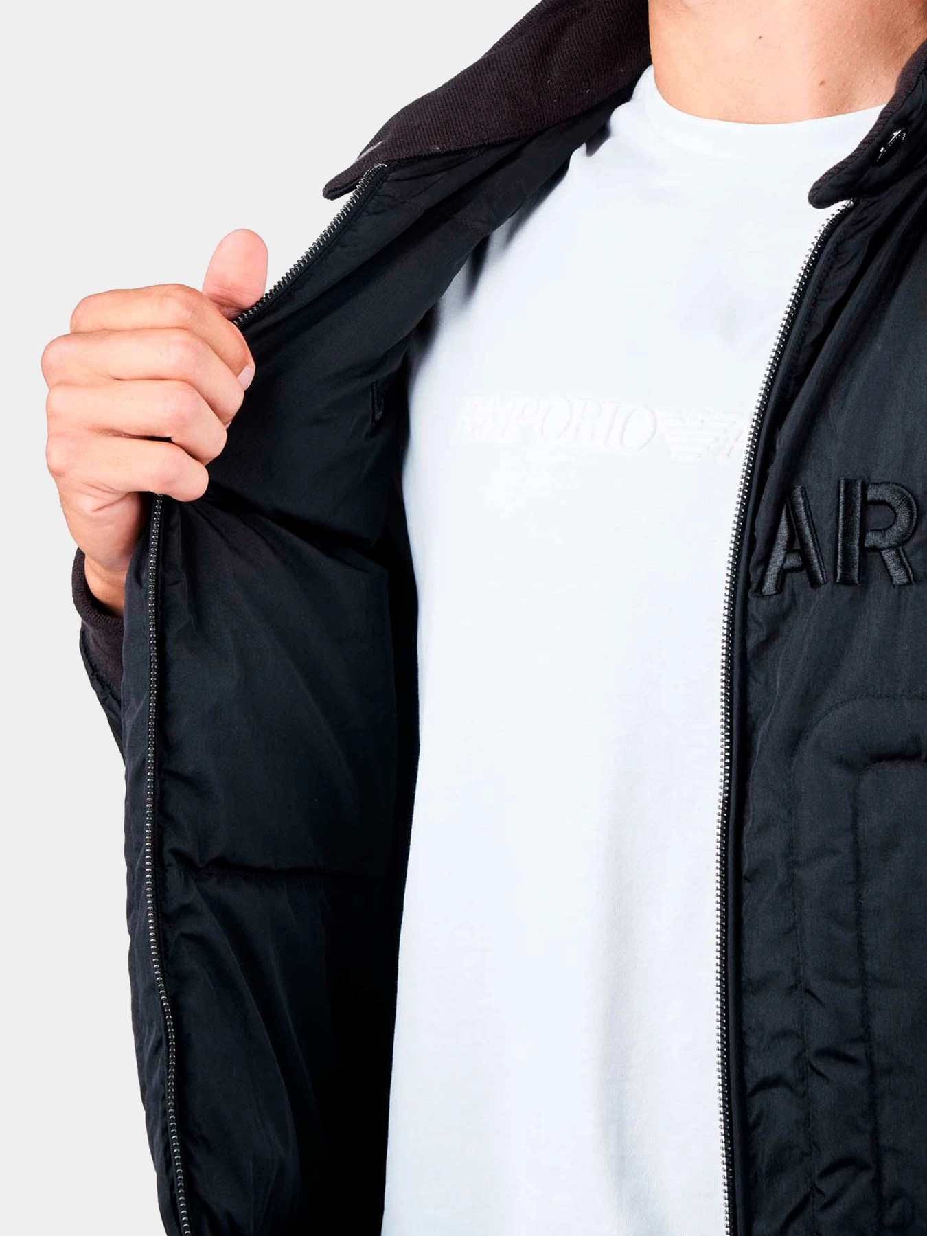 Куртки и дубленки Emporio Armani модель 6R1B75-1NFEZ-0999 Куртки и дубленки Emporio Armani модель 6R1B75-1NFEZ-0999 Фото
