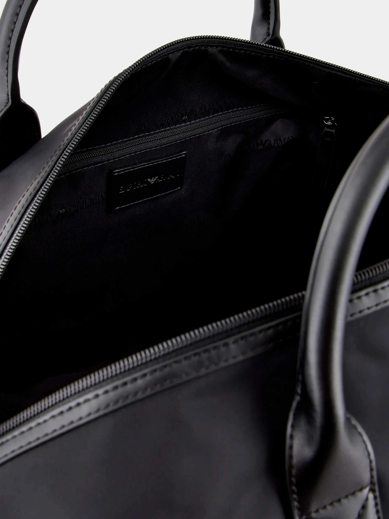 Сумки Emporio Armani модель Y4Q319-Y217J-80001 Сумки Emporio Armani модель Y4Q319-Y217J-80001 Фото