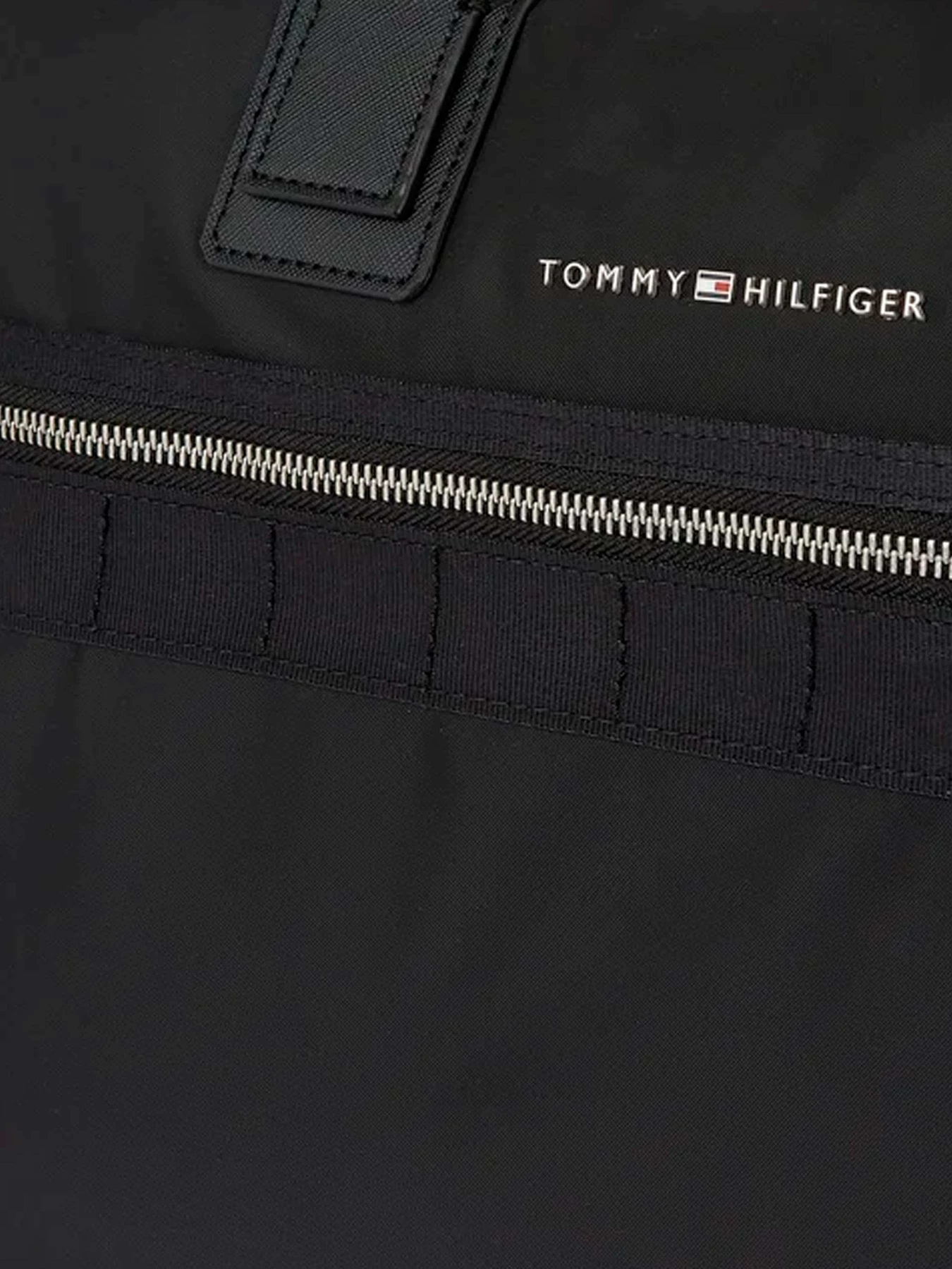 Сумки Tommy Hilfiger модель AM0AM11571-BDS Сумки Tommy Hilfiger модель AM0AM11571-BDS Фото