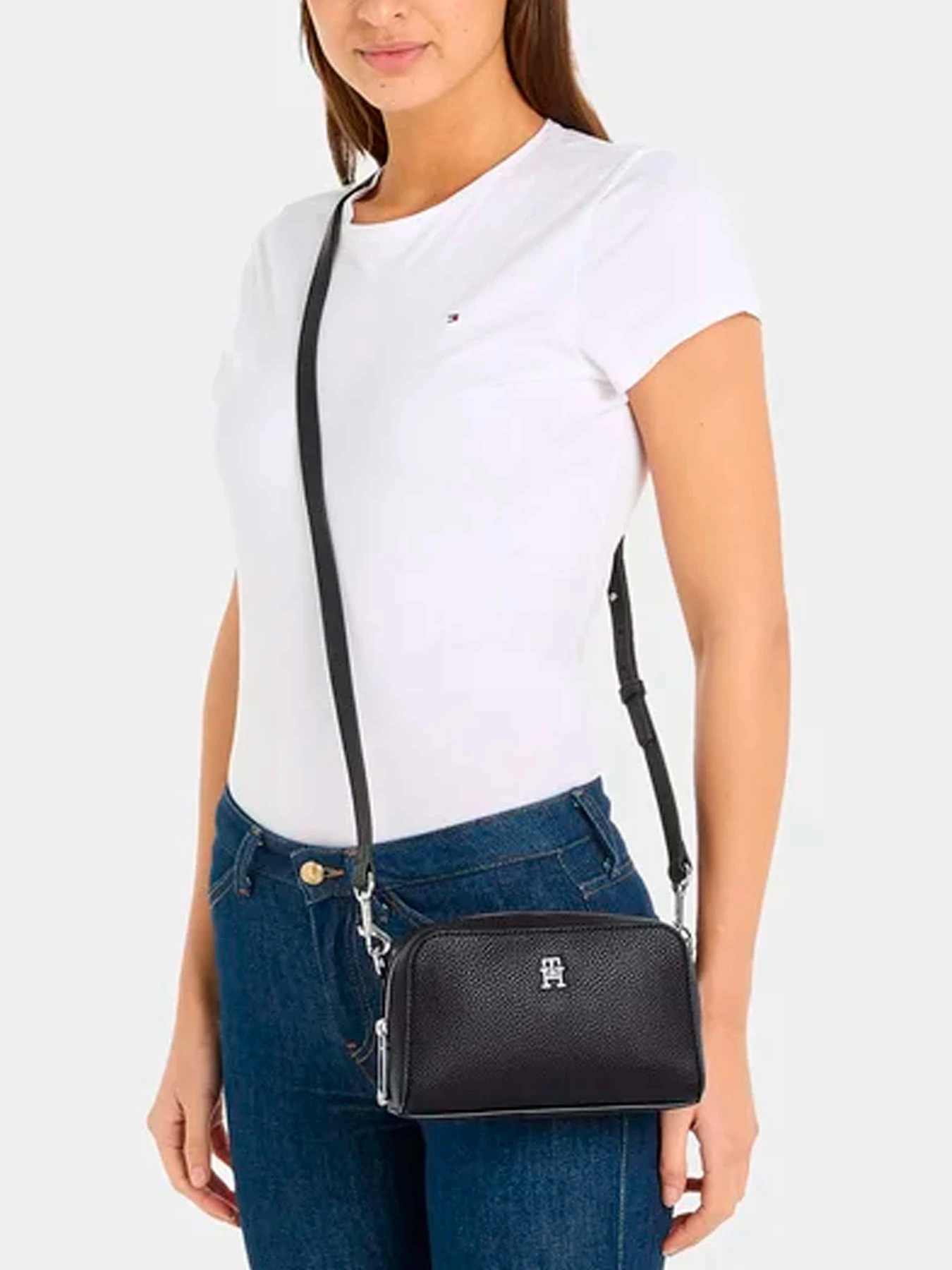 Сумки Tommy Hilfiger модель AW0AW15216-BDS Сумки Tommy Hilfiger модель AW0AW15216-BDS Фото