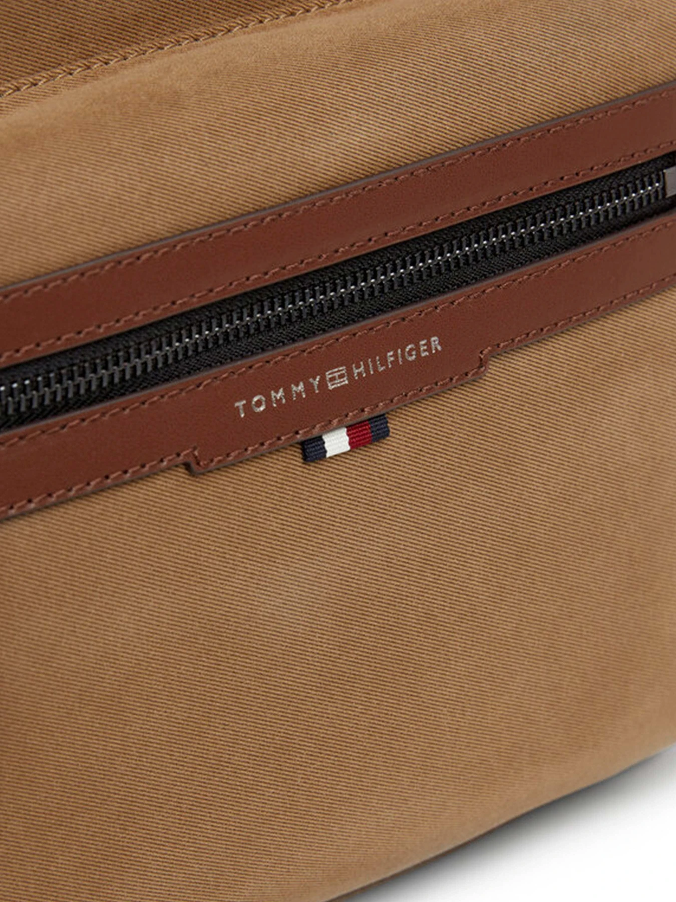 Рюкзаки Tommy Hilfiger модель AM0AM11528-GWF Рюкзаки Tommy Hilfiger модель AM0AM11528-GWF Фото