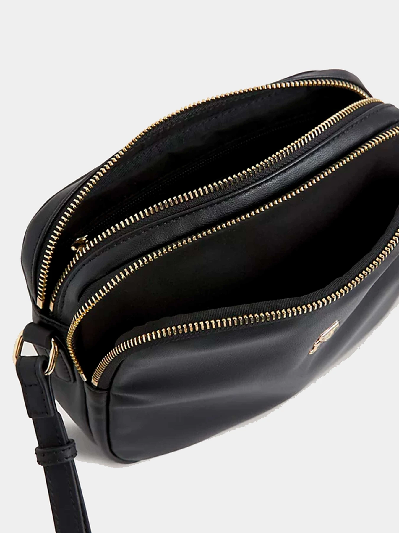Сумки Tommy Hilfiger модель AW0AW15235-BDS Сумки Tommy Hilfiger модель AW0AW15235-BDS Фото