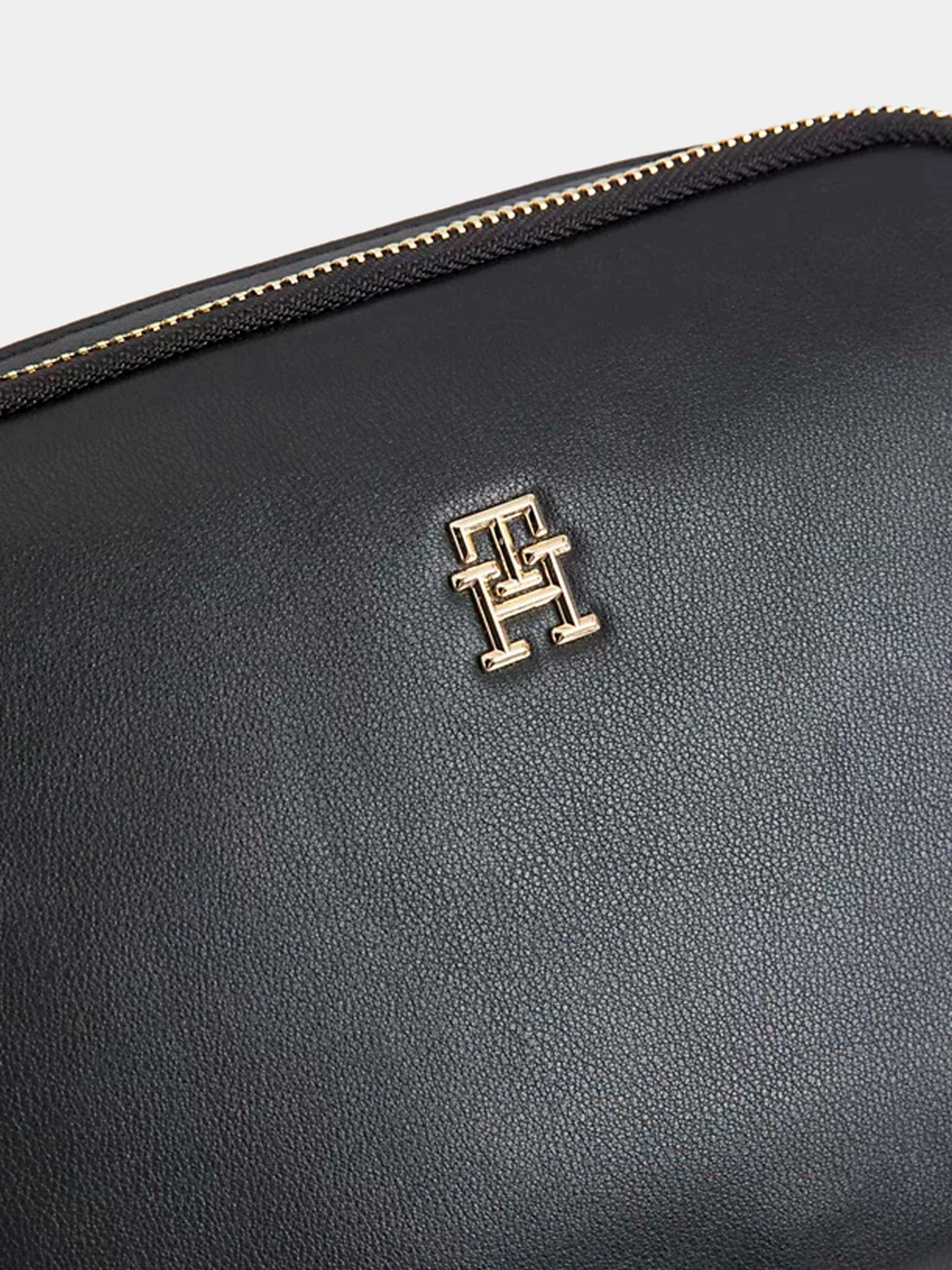 Сумки Tommy Hilfiger модель AW0AW15235-BDS Сумки Tommy Hilfiger модель AW0AW15235-BDS Фото