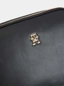 Сумки Tommy Hilfiger модель AW0AW15235-BDS Фото