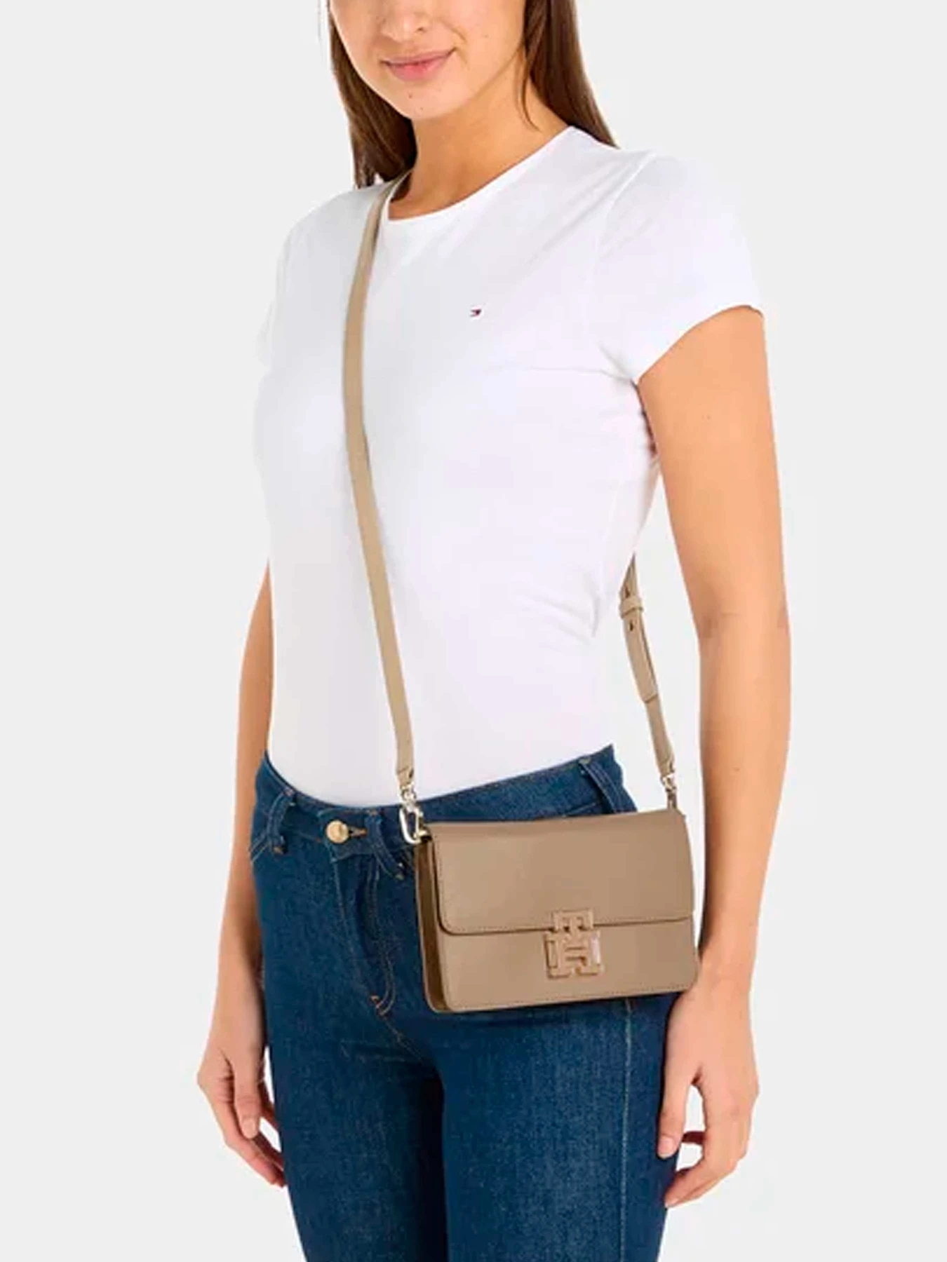 Сумки Tommy Hilfiger модель AW0AW15227-ABO Сумки Tommy Hilfiger модель AW0AW15227-ABO Фото