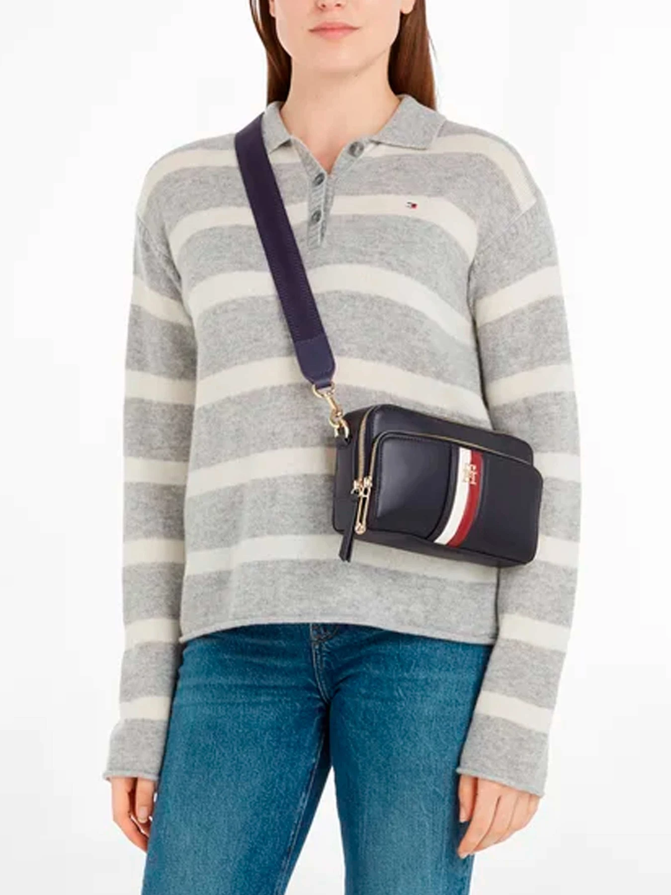 Сумки Tommy Hilfiger модель AW0AW15880-0G0 Сумки Tommy Hilfiger модель AW0AW15880-0G0 Фото