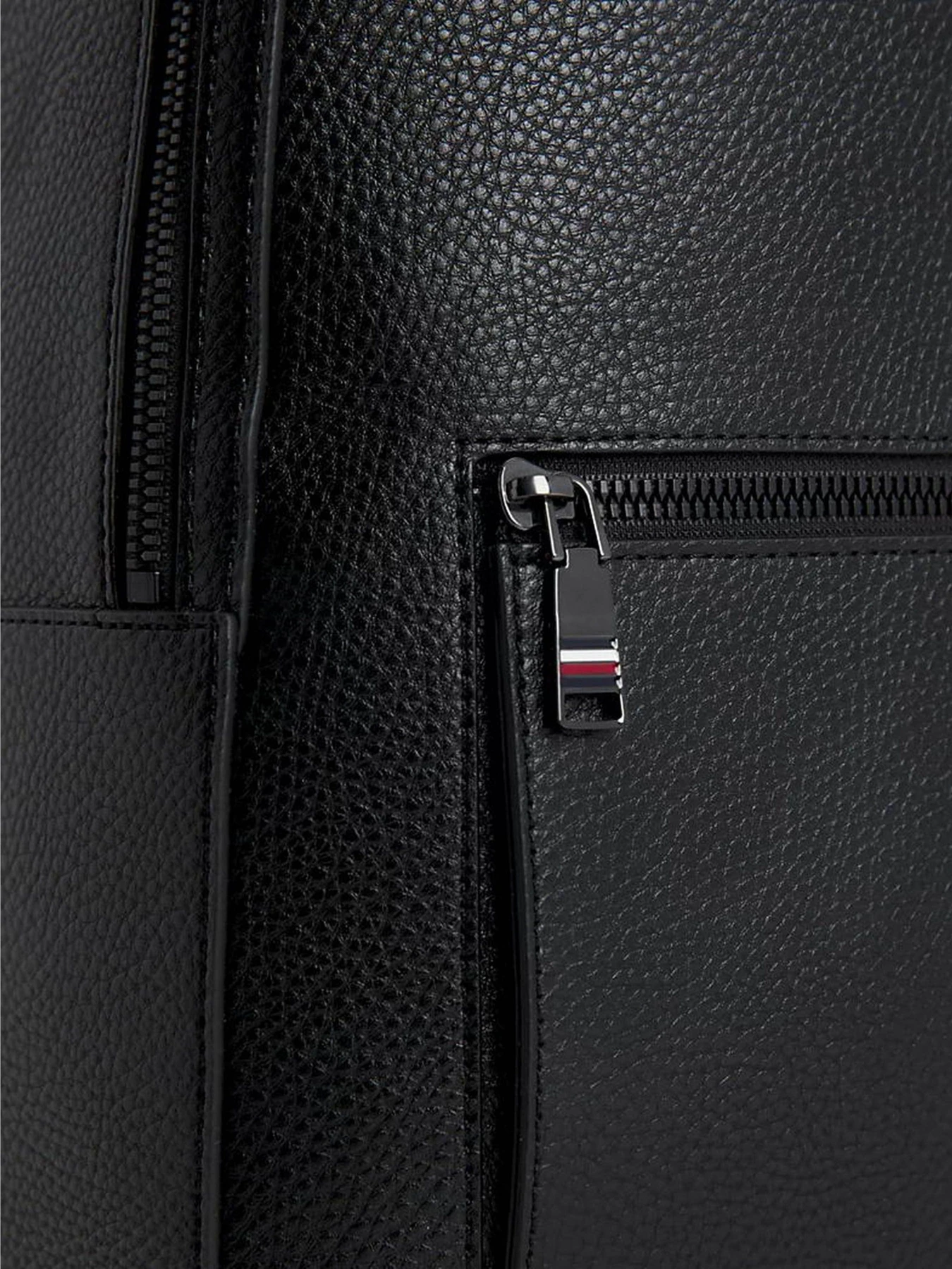 Рюкзаки Tommy Hilfiger модель AM0AM11538-BDS Рюкзаки Tommy Hilfiger модель AM0AM11538-BDS Фото