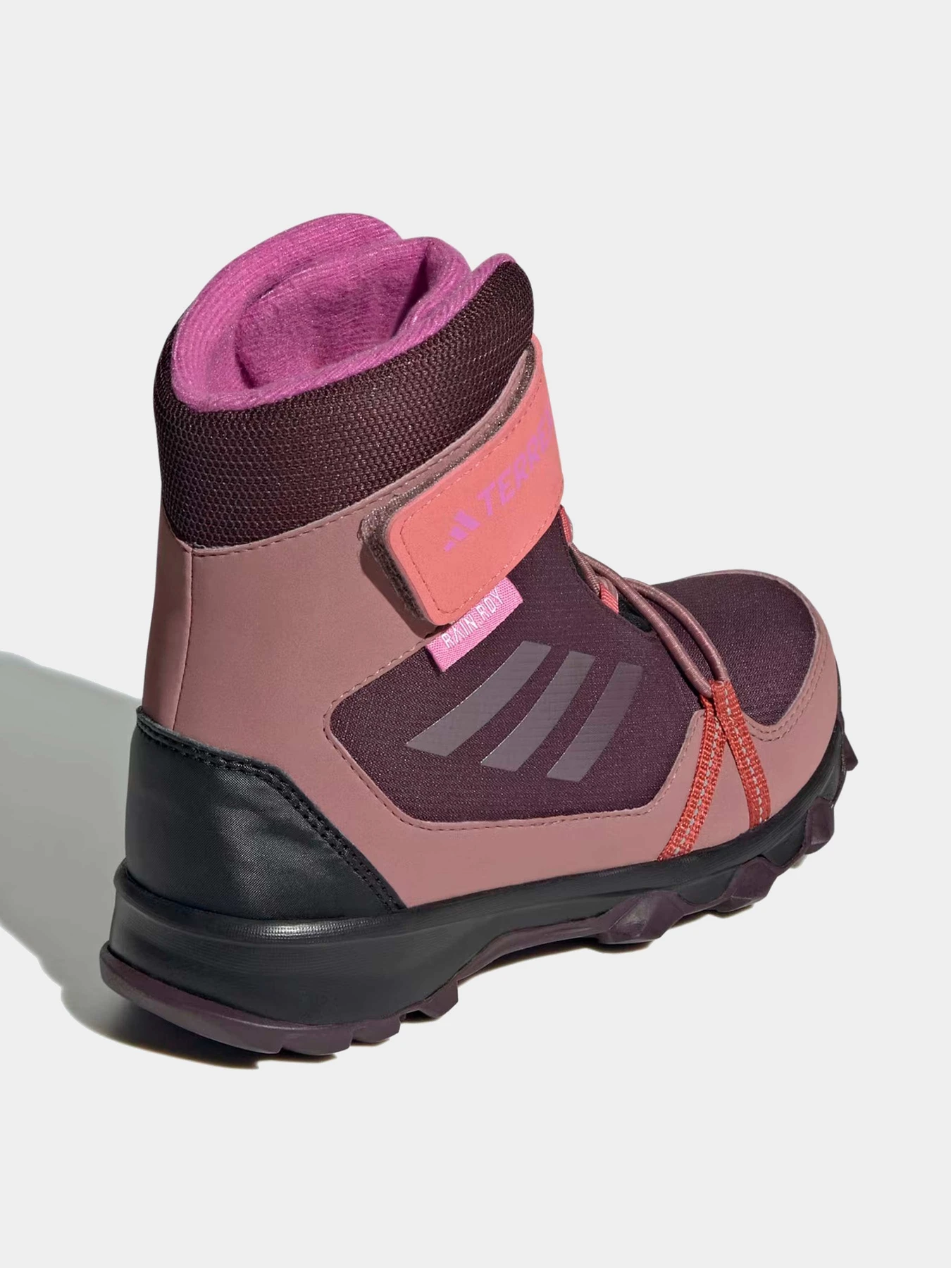 Ботинки и сапоги Adidas модель IF7497 Ботинки и сапоги Adidas модель IF7497 Фото