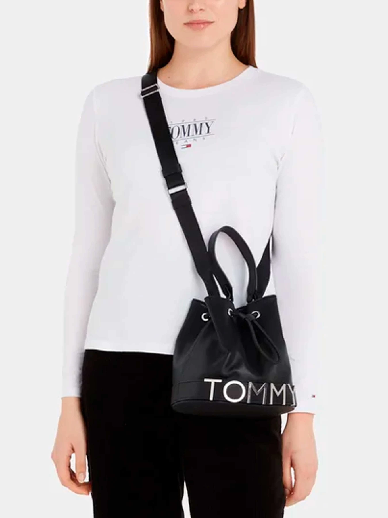 Сумки Tommy Hilfiger модель AW0AW15430-BDS Сумки Tommy Hilfiger модель AW0AW15430-BDS Фото