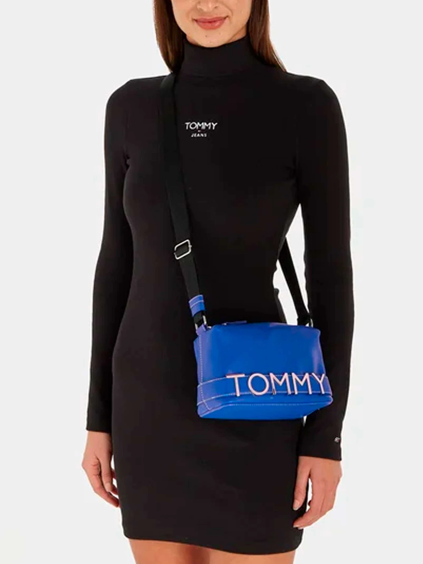Сумки Tommy Hilfiger модель AW0AW15432-C66 Сумки Tommy Hilfiger модель AW0AW15432-C66 Фото