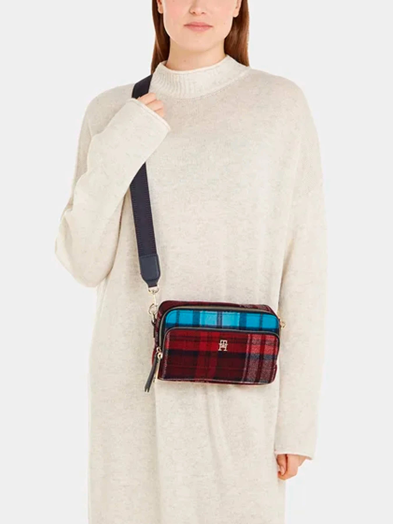 Сумки Tommy Hilfiger модель AW0AW15206-0G0 Сумки Tommy Hilfiger модель AW0AW15206-0G0 Фото